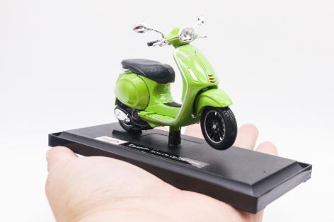 2017 Vespa Sprint 150 ABS  - Ölçek : 1/18