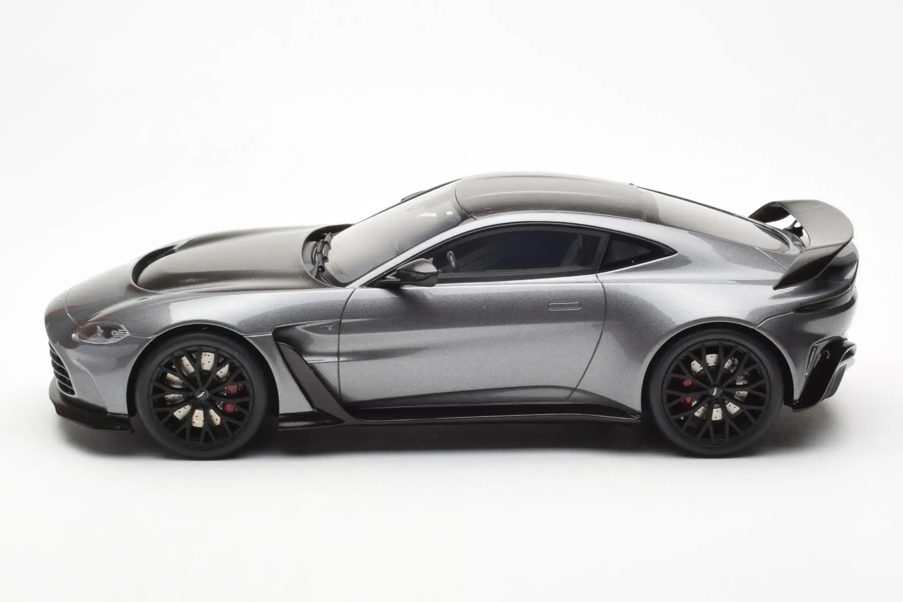 2023 Aston Martin V12 Vantage 