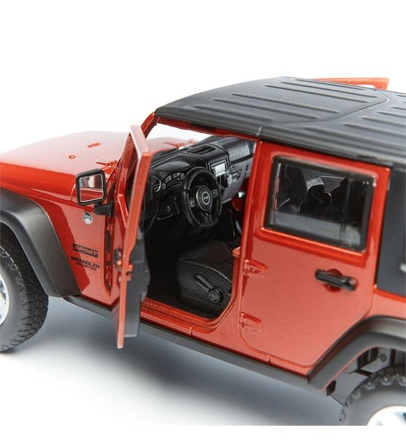 2015 Jeep Wrangler Unlimited - Ölçek : 1/24