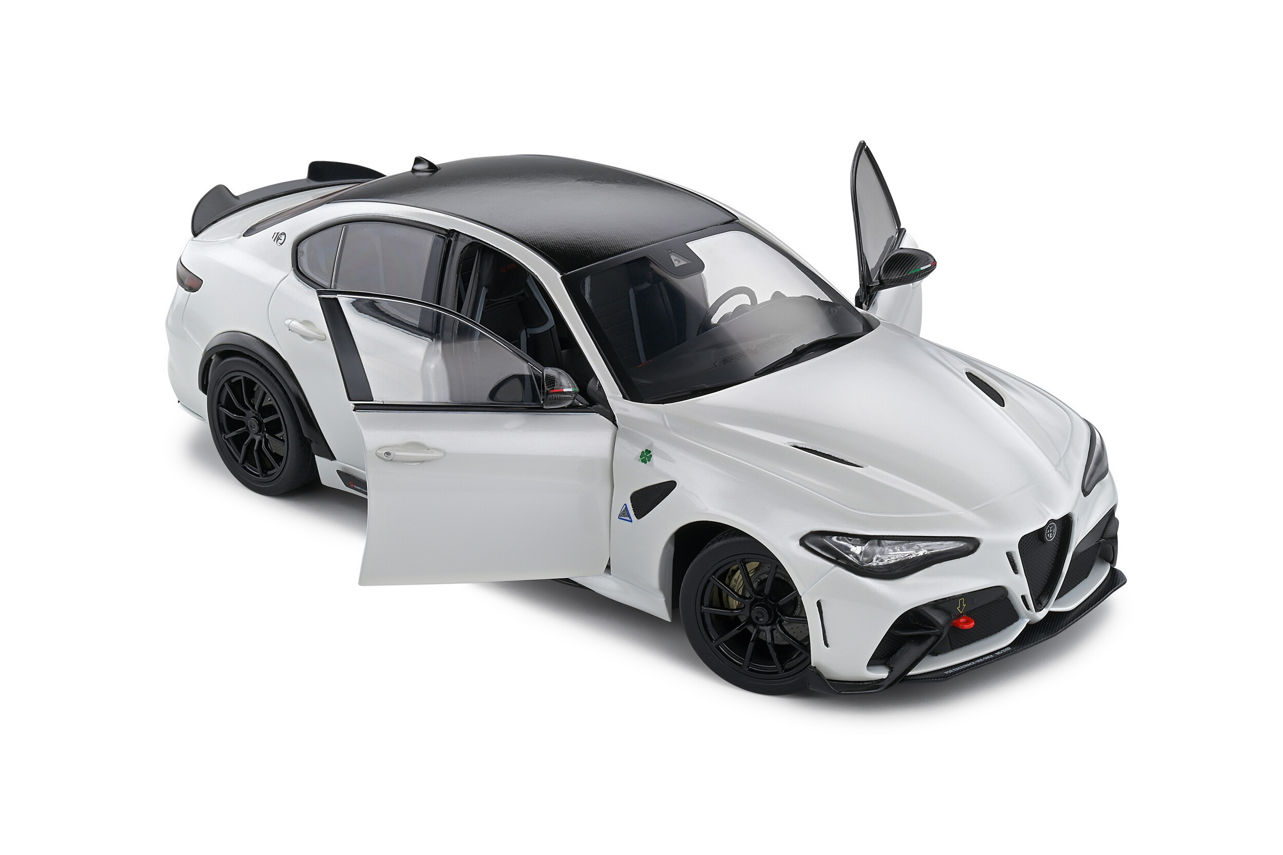 2022 Alfa Romeo Giulia GTA Blanco Trofeo