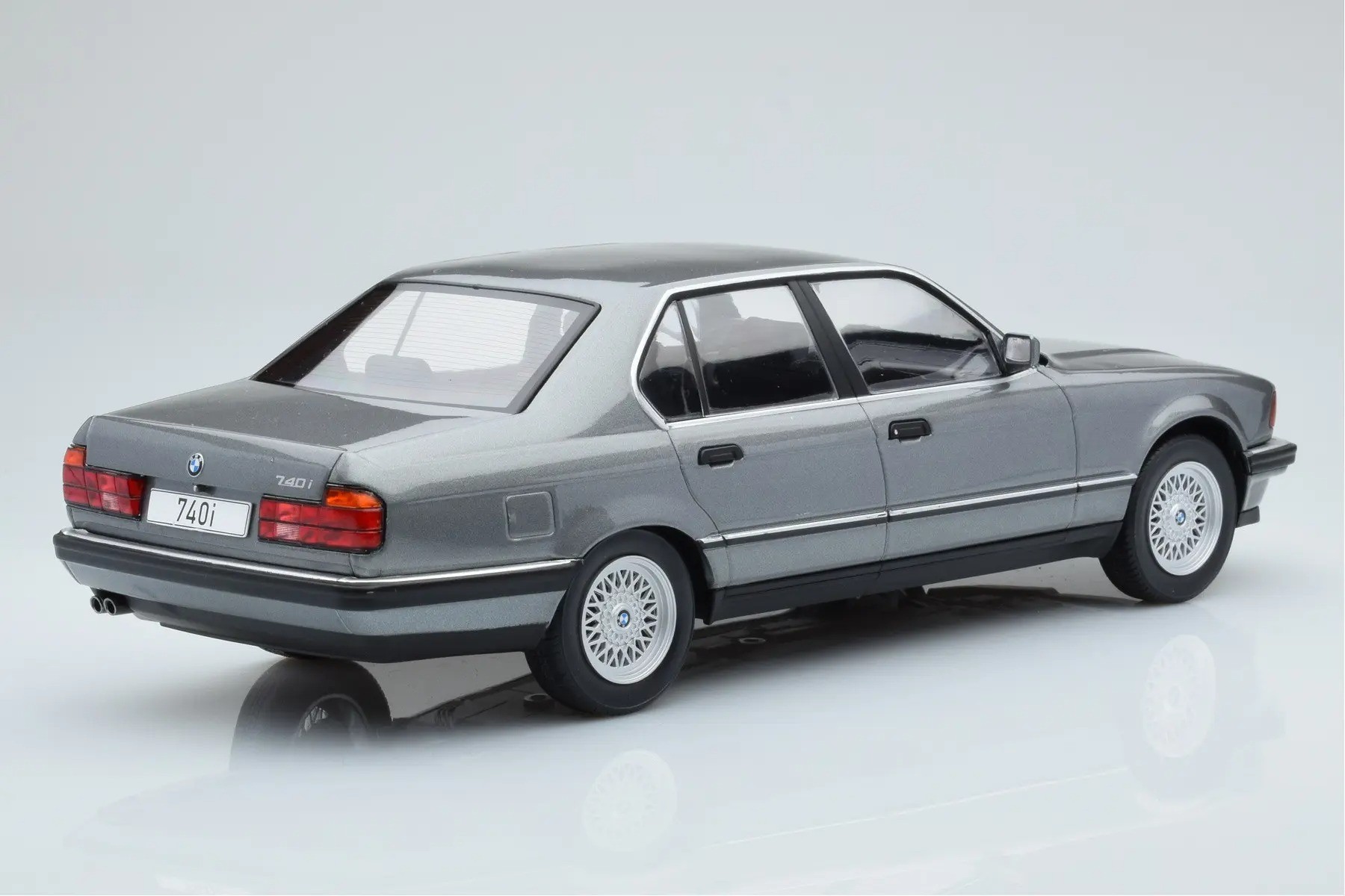 1992 BMW 7.40i E32