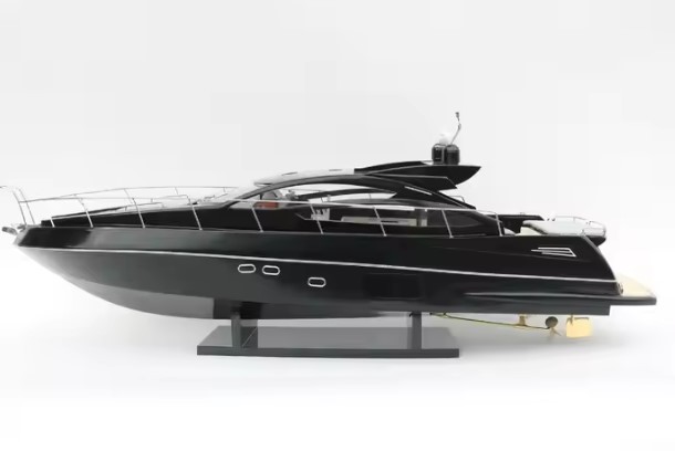 Sunseeker Predator 64 Black Motor Yat 91cm