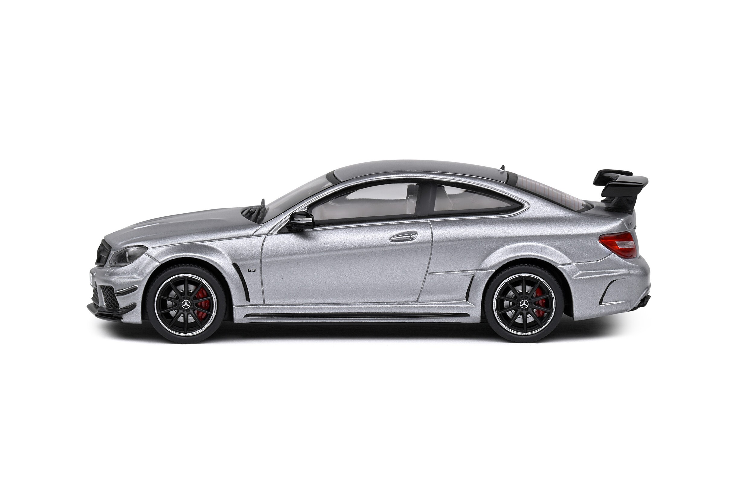 2011 Mercedes Ben C63 AMG - Ölçek : 1/43