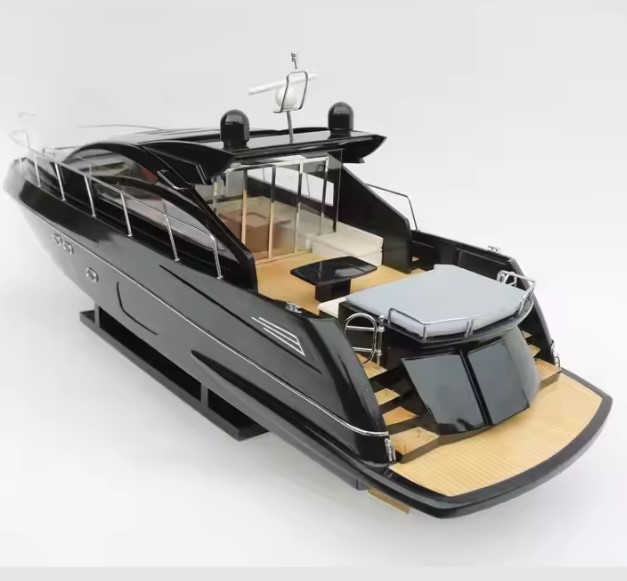 Sunseeker Predator 64 Black Motor Yat 91cm