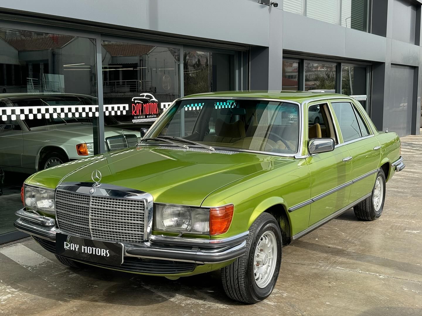 1976 Mercedes Benz 450 SEL 6.9 W116