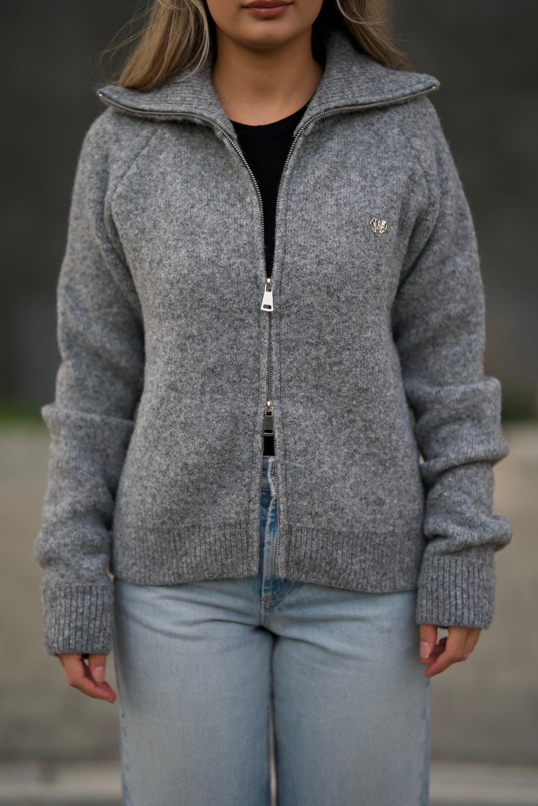 LOGO DETAYLI TRİKO HIRKA