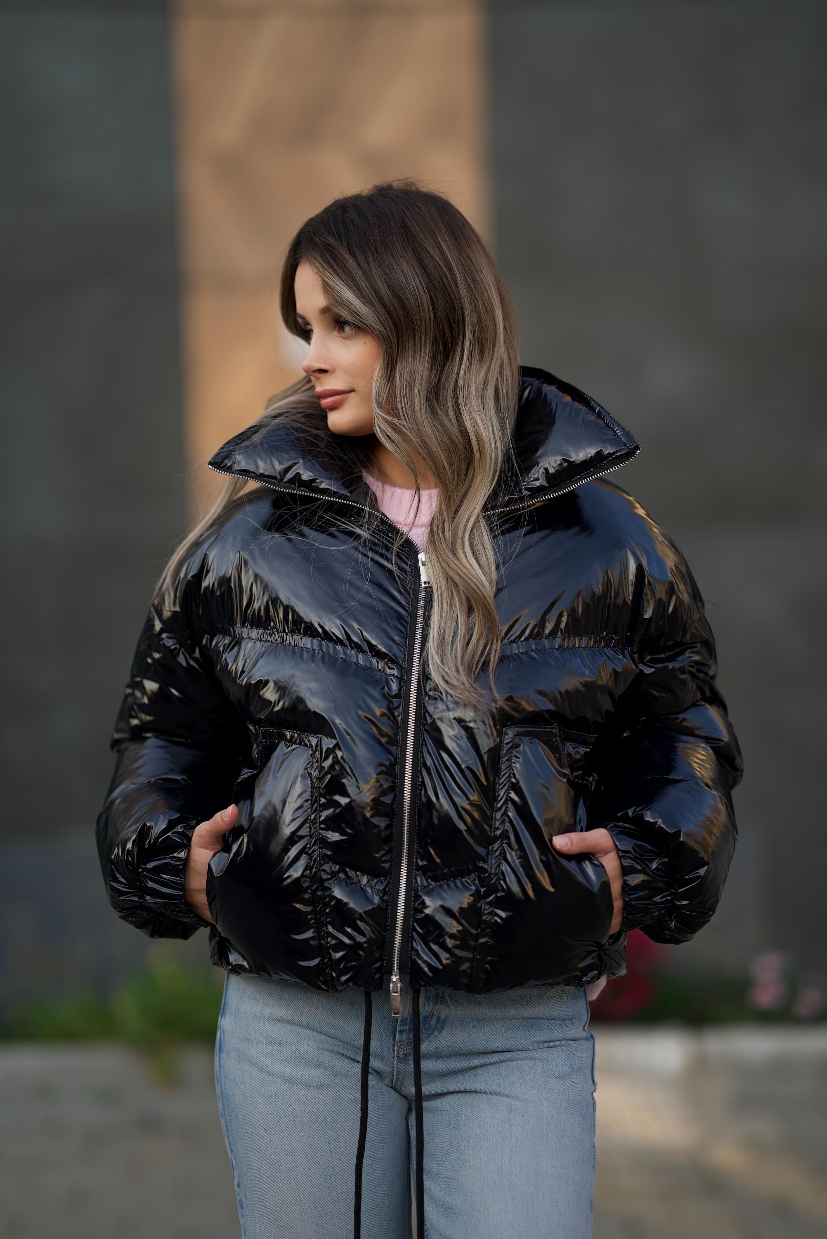 SİYAH PARLAK ŞİŞME MONT