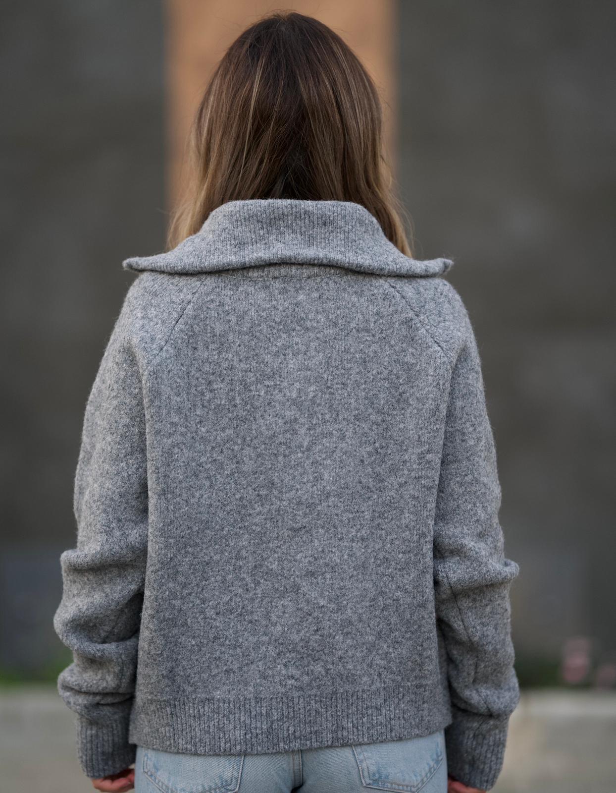 LOGO DETAYLI TRİKO HIRKA