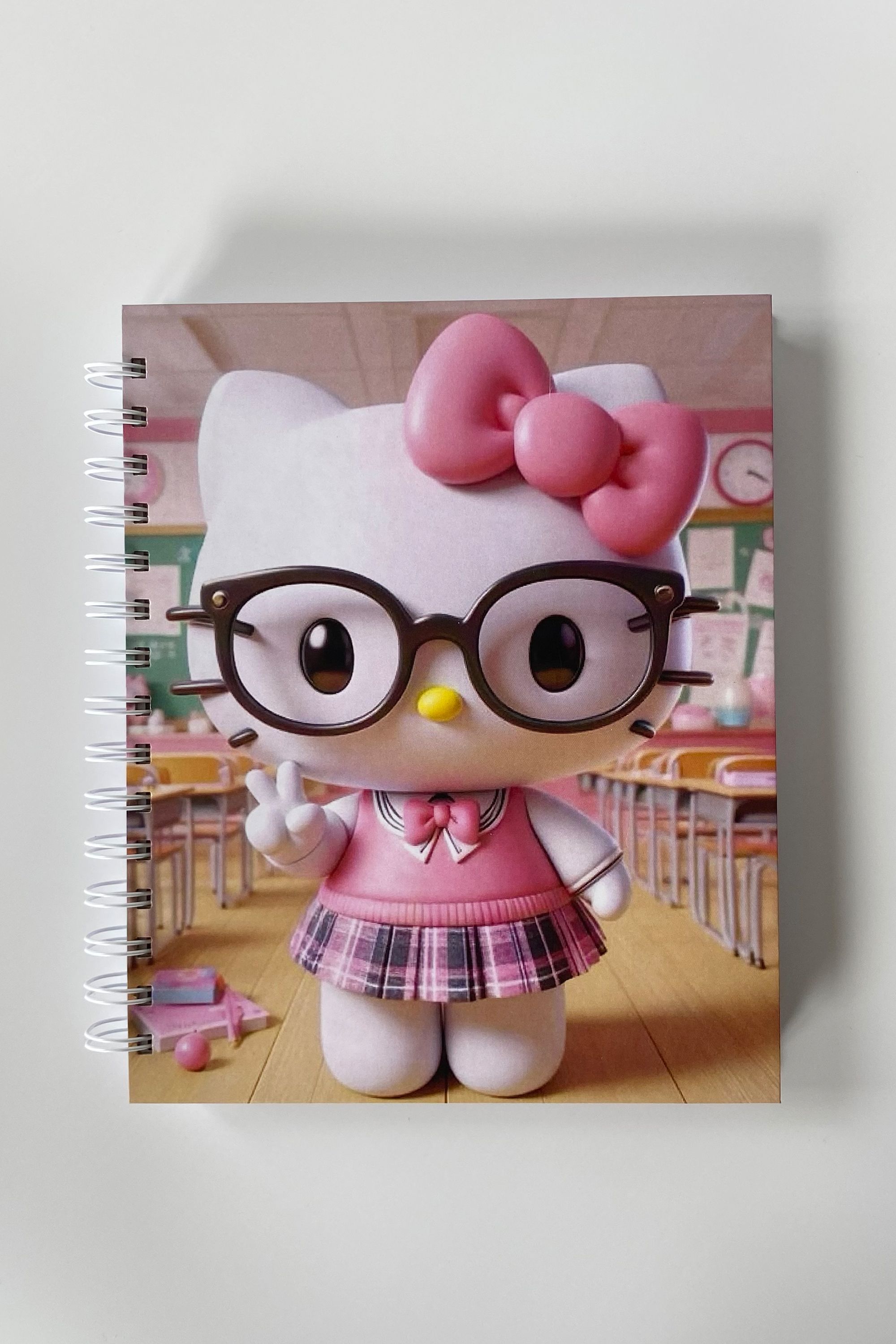 Spiralli Sert Kapak Defter - Hello Kitty Sınıfta