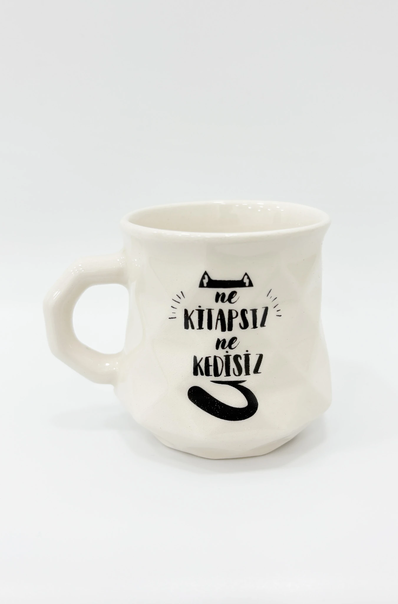 Elmas Kupa Beyaz - Ne Kitapsız Ne Kedisiz
