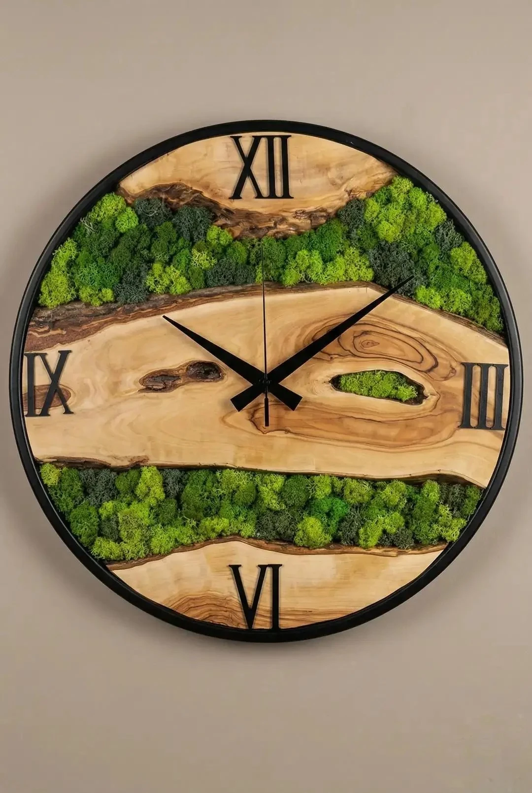Zeytin Ağacından El Yapımı Ahşap Duvar Saati - Yosunlu- Metal Çerçeveli - 40 Cm