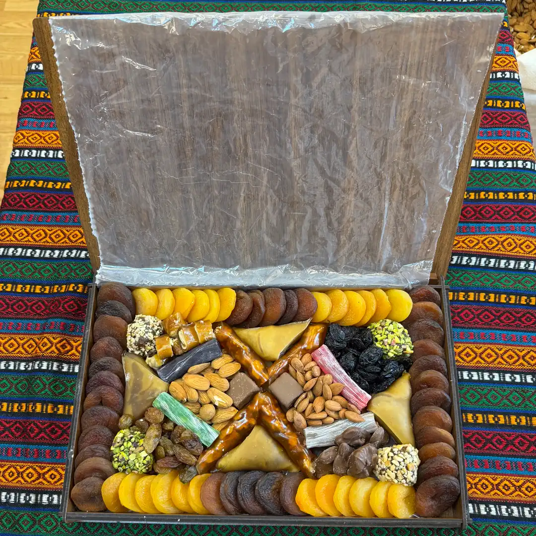 Orta Boy Hediyelik Kayısı (İsme Özel Ahşap Kutu 2000gr)