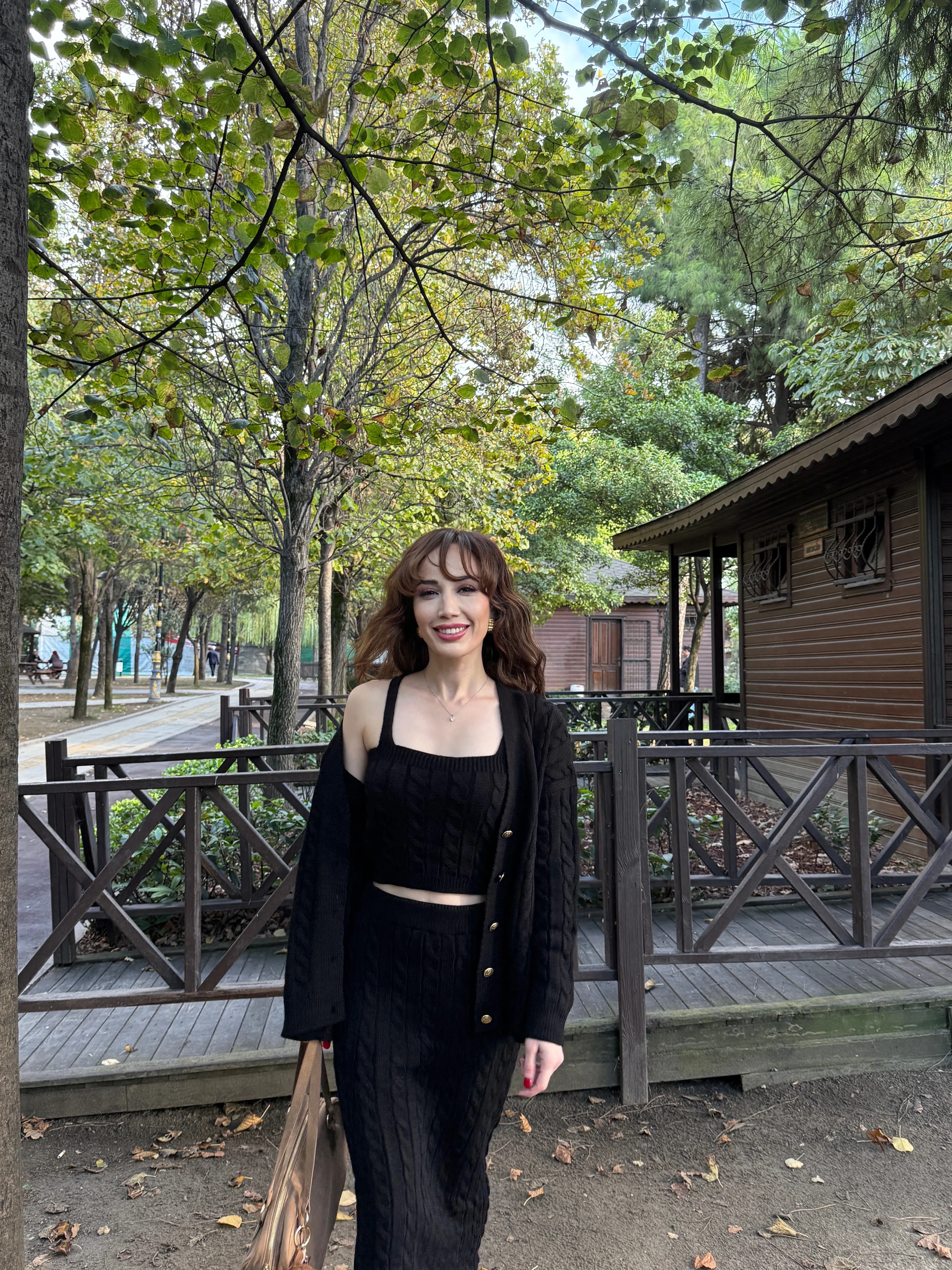 ÖRGÜ MODEL ÜÇLÜ TRİKO TAKIM SİYAH