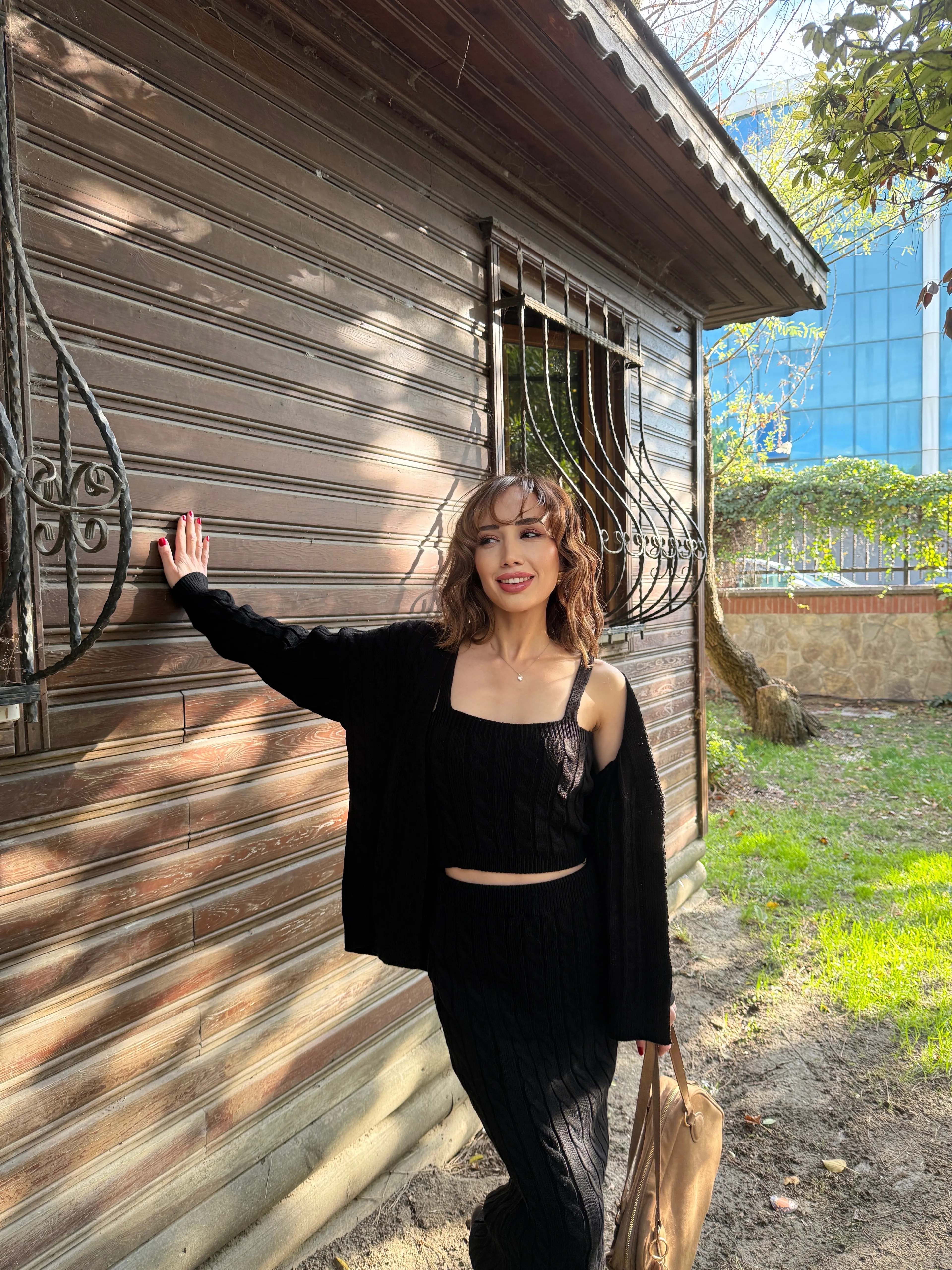 ÖRGÜ MODEL ÜÇLÜ TRİKO TAKIM SİYAH