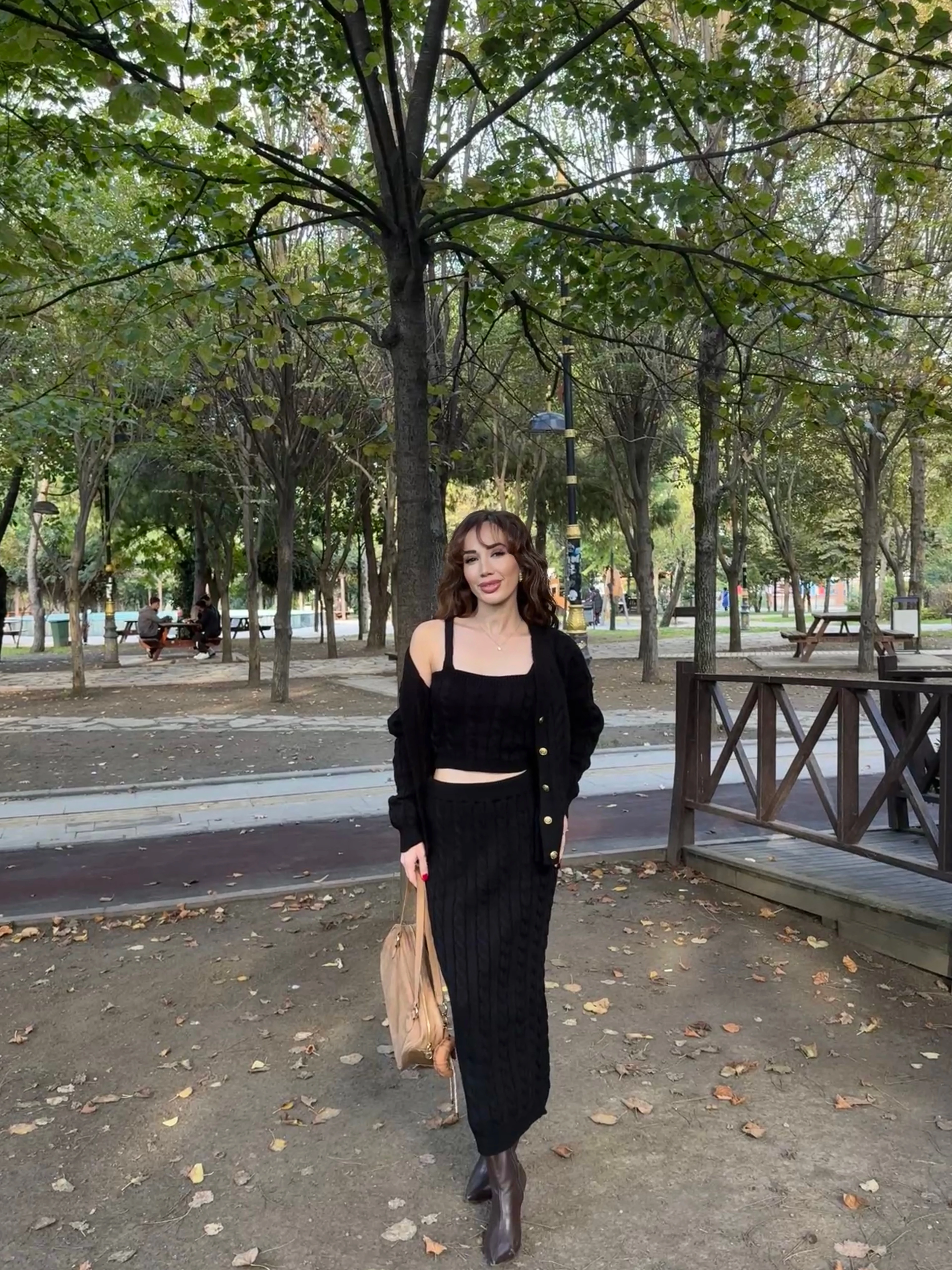 ÖRGÜ MODEL ÜÇLÜ TRİKO TAKIM SİYAH