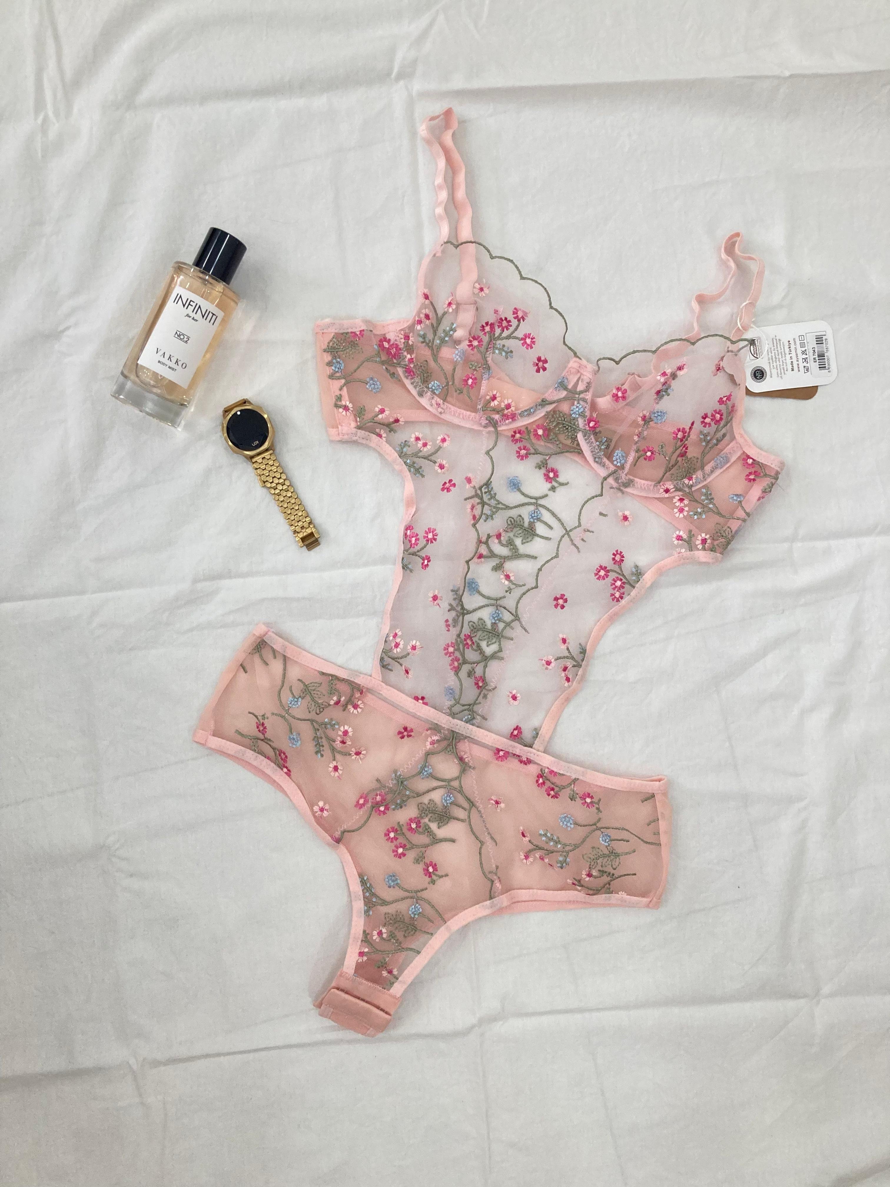 Pembe Çiçekli Bodysuit