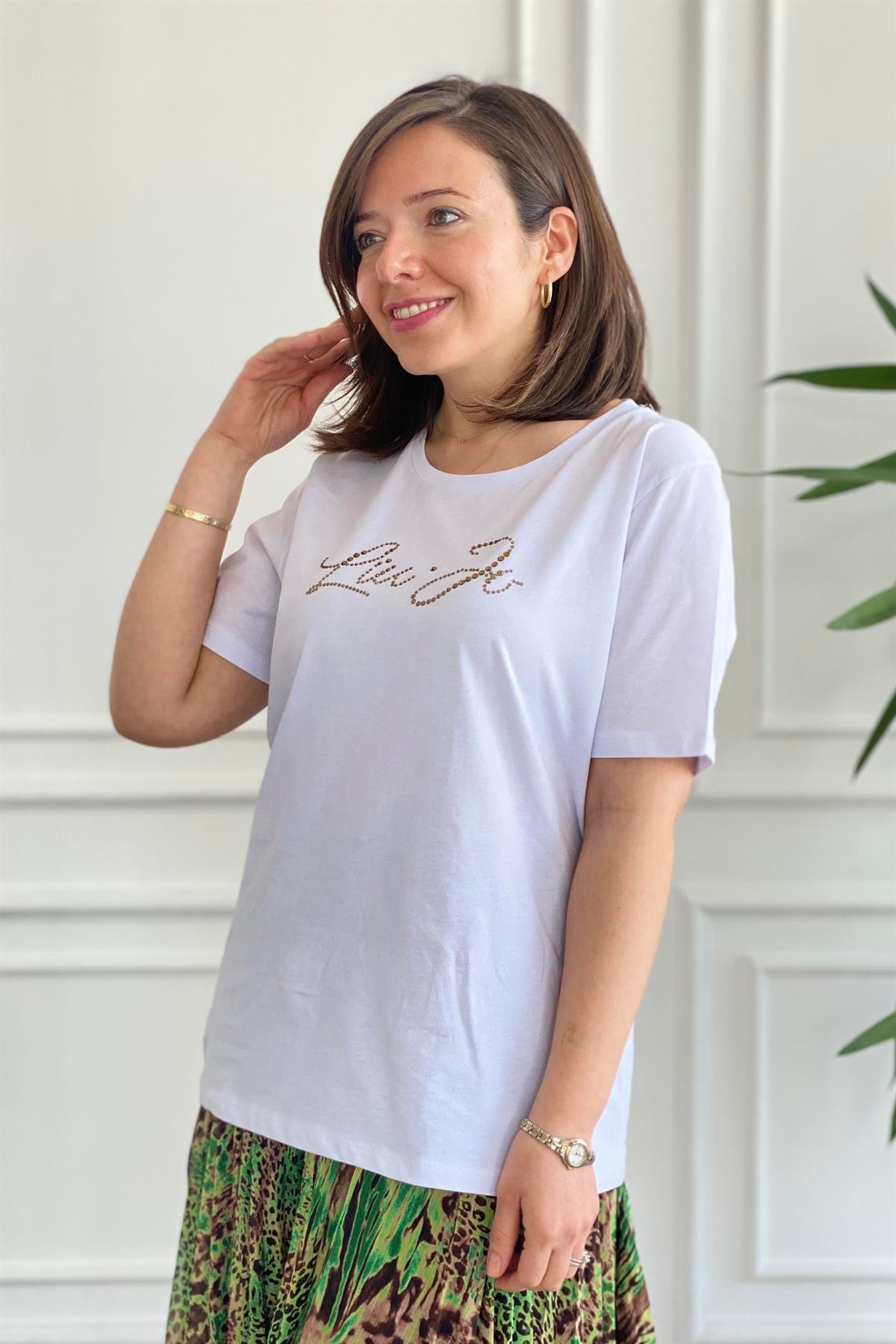 Önü Yazı Ve Taş Baskılı T-Shirt