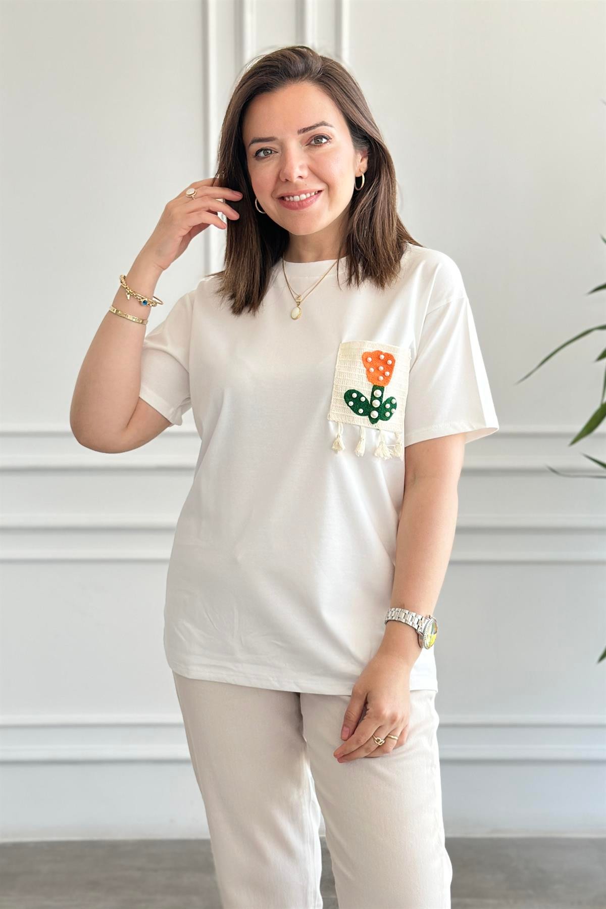 Cebi İnci İşlemeli Püskül Detaylı T-Shirt