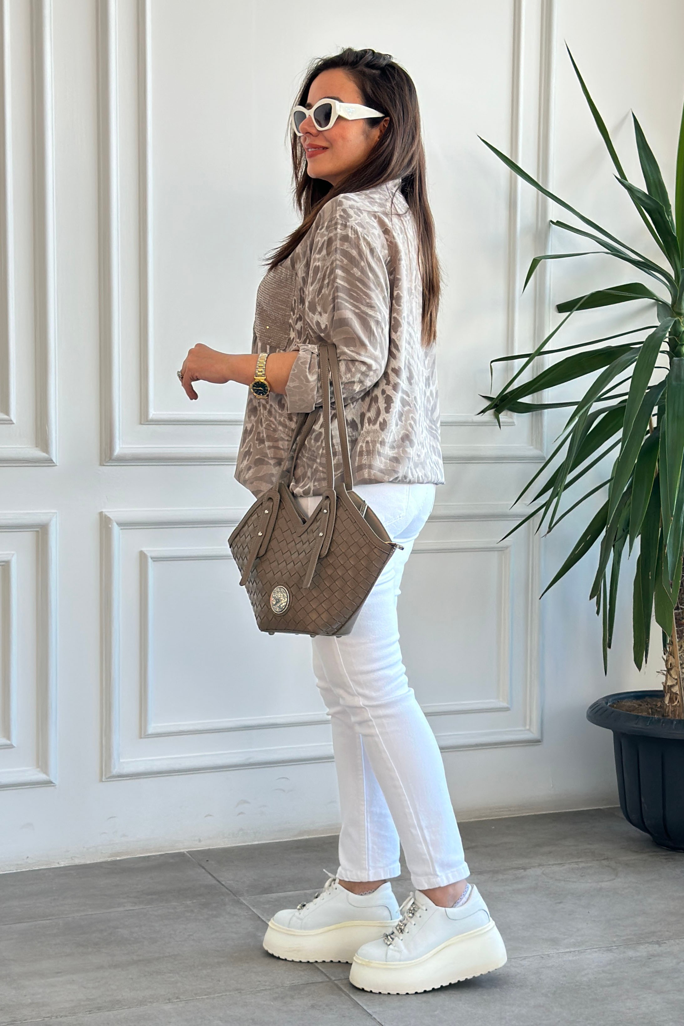 Beli Bağlama Detaylı Cepleri Pullu Gömlek