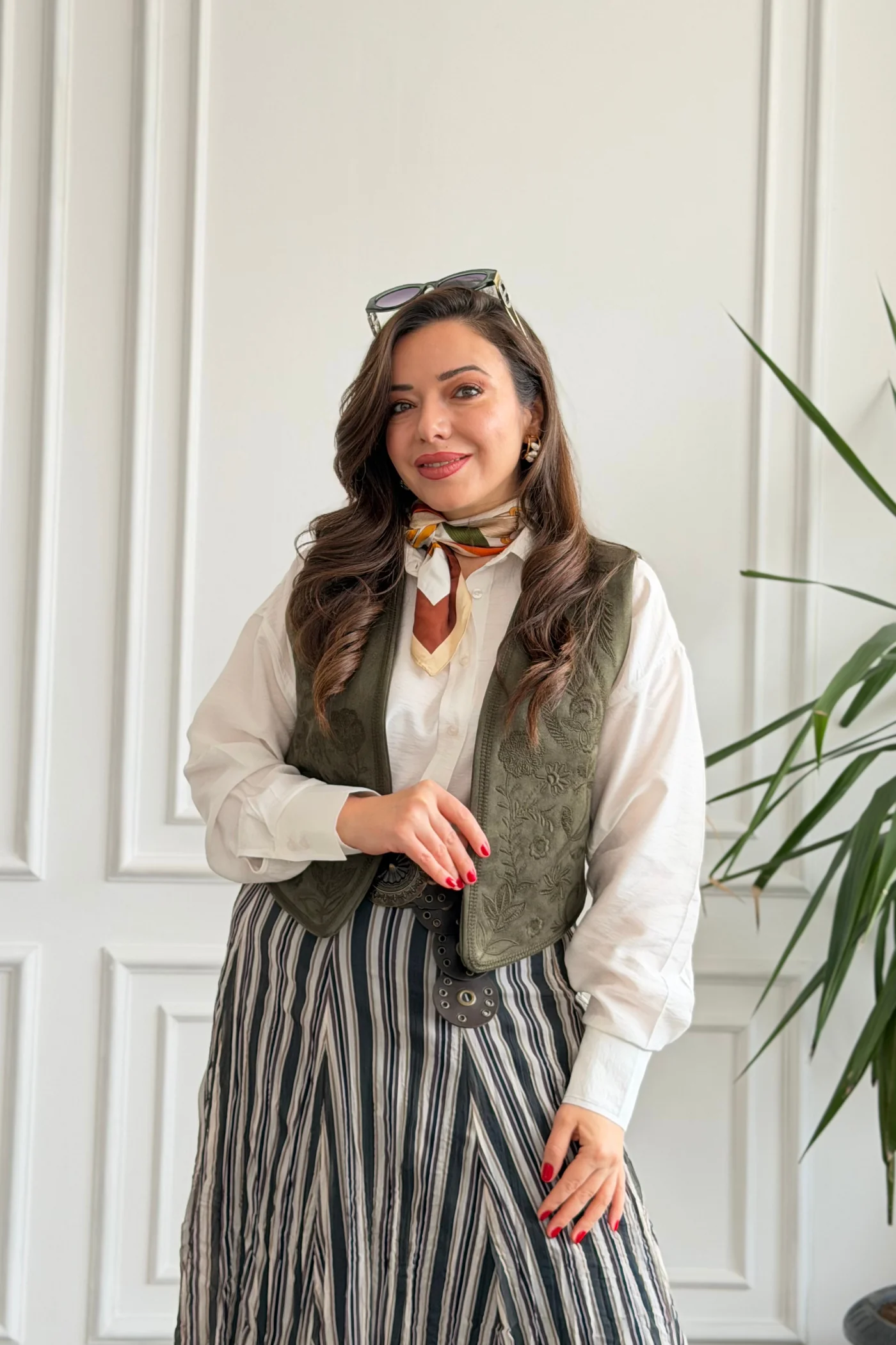 Nakış İşlemeli Nubuk Yelek - HAKI