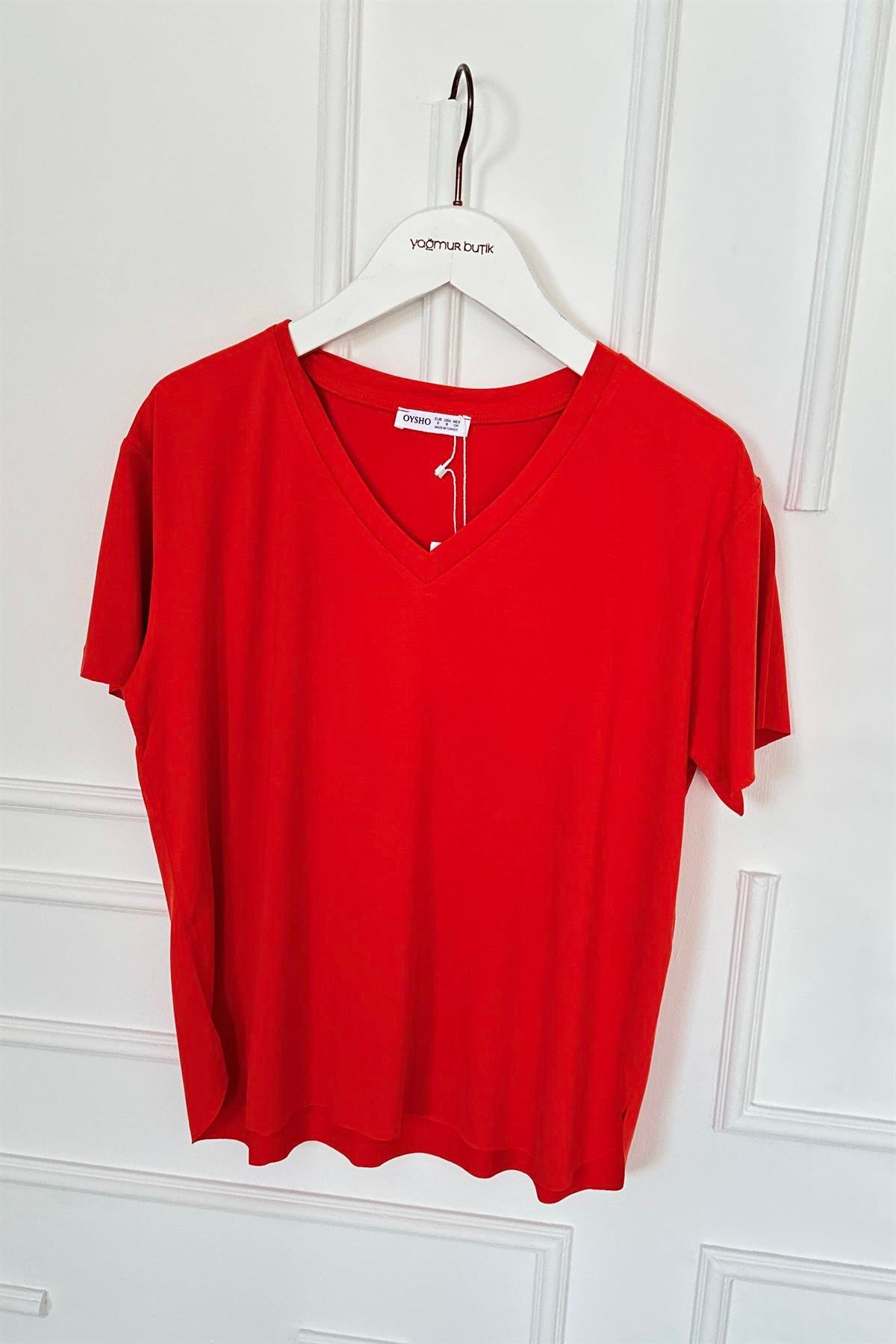 V Yaka Yanları Yırtmaçlı T-Shirt