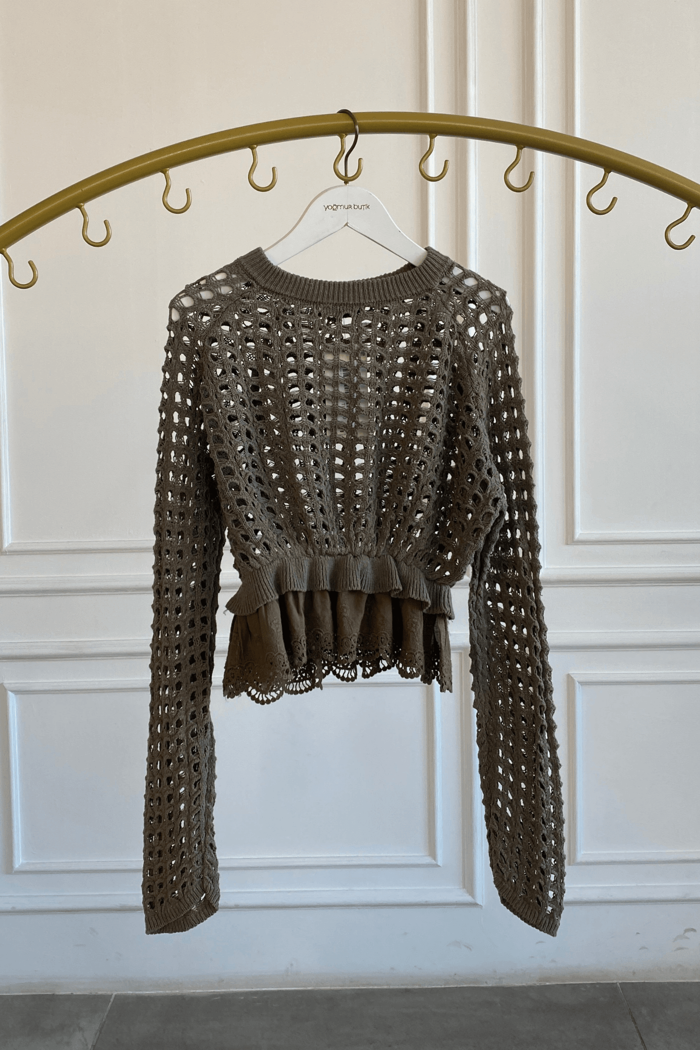 Brode Detaylı Triko 