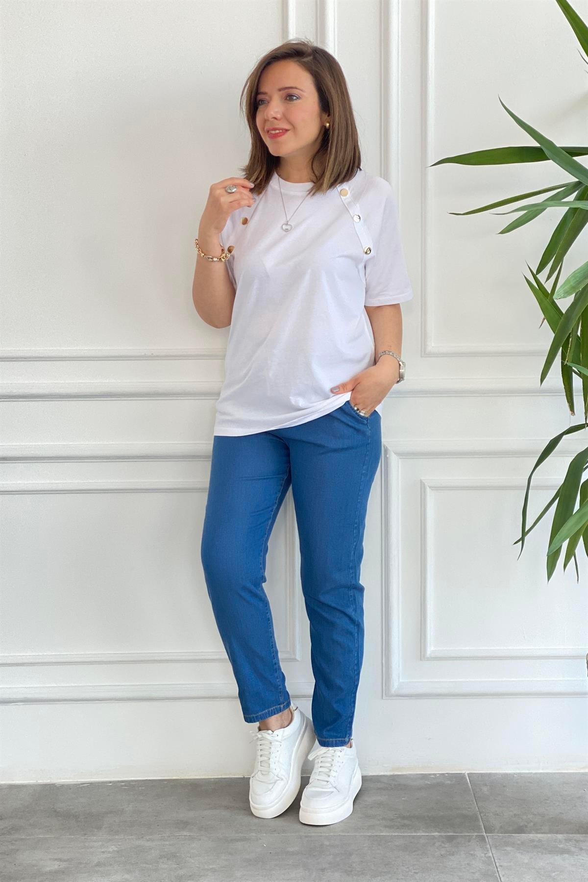 Yandan Düğme Detaylı T-Shirt
