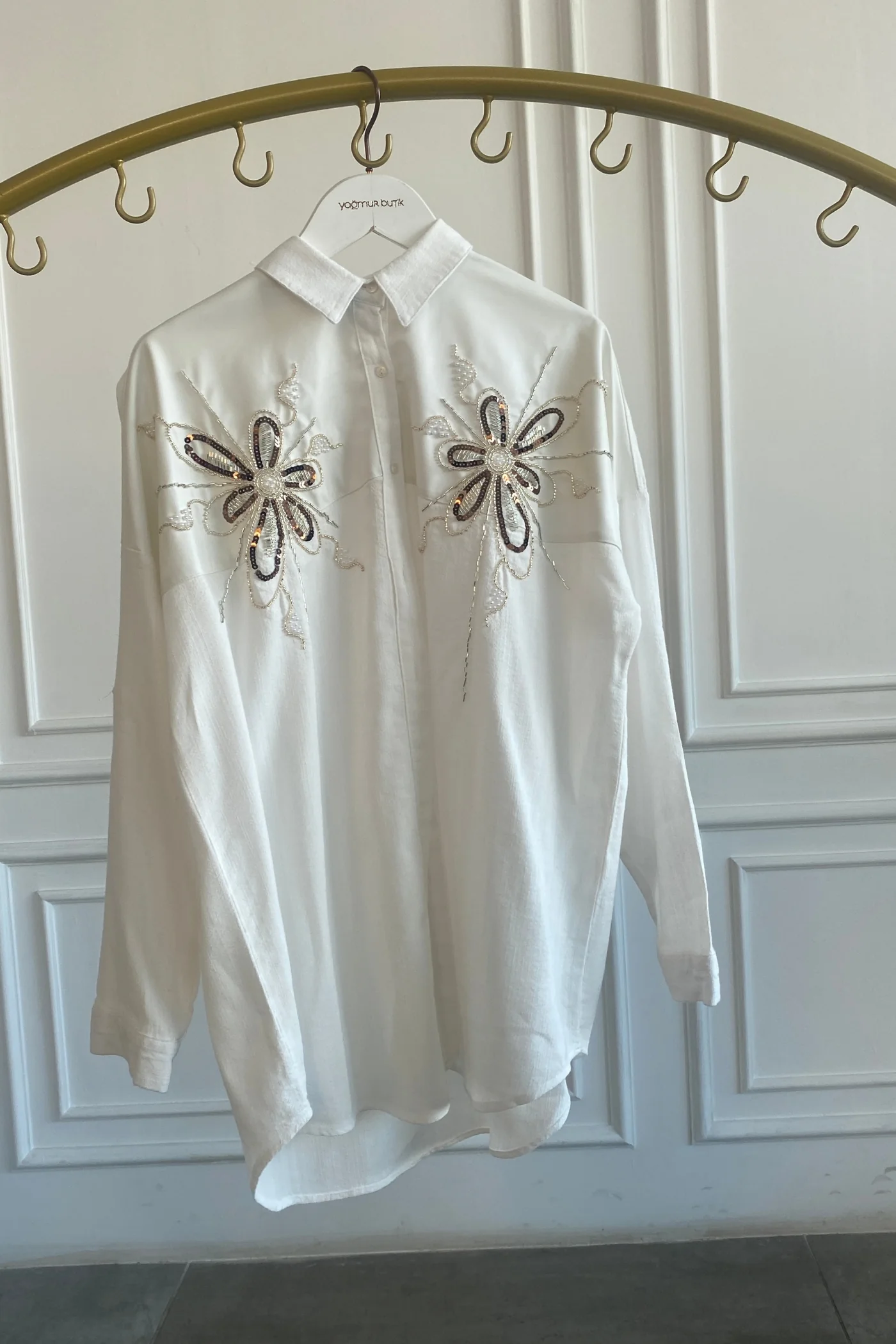 Pul Ve Boncuk İşlemeli Deri Detaylı Gömlek - EKRU