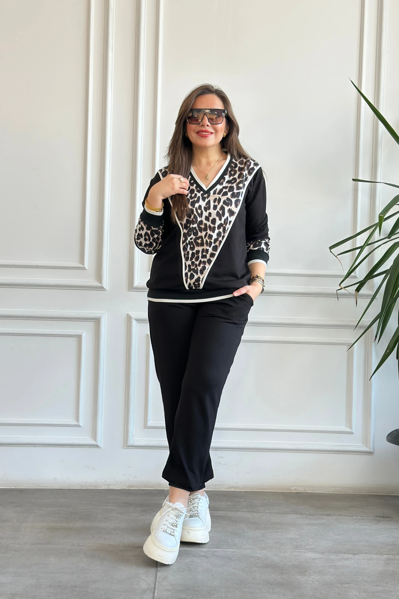 V Yaka Ribana Ve Leopar Detaylı Eşofman Takımı