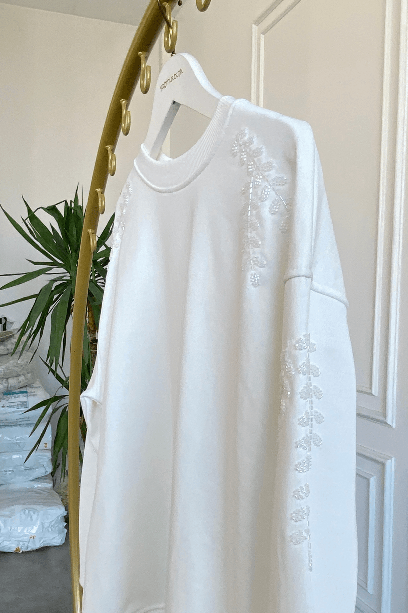 Omuz Ve Kolları Yaprak Boncuk İşlemeli Sweat 