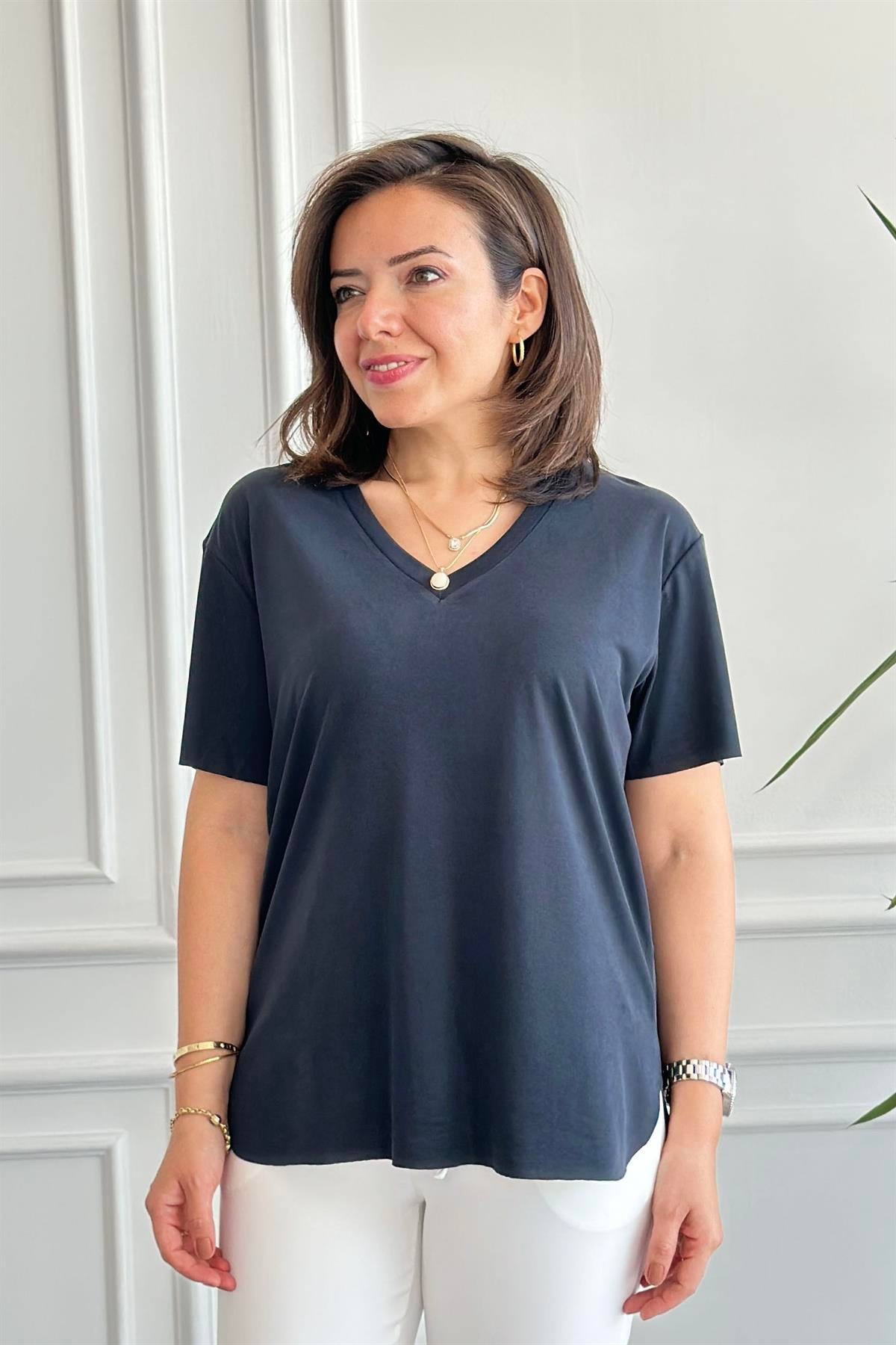 V Yaka Yanları Yırtmaçlı T-Shirt