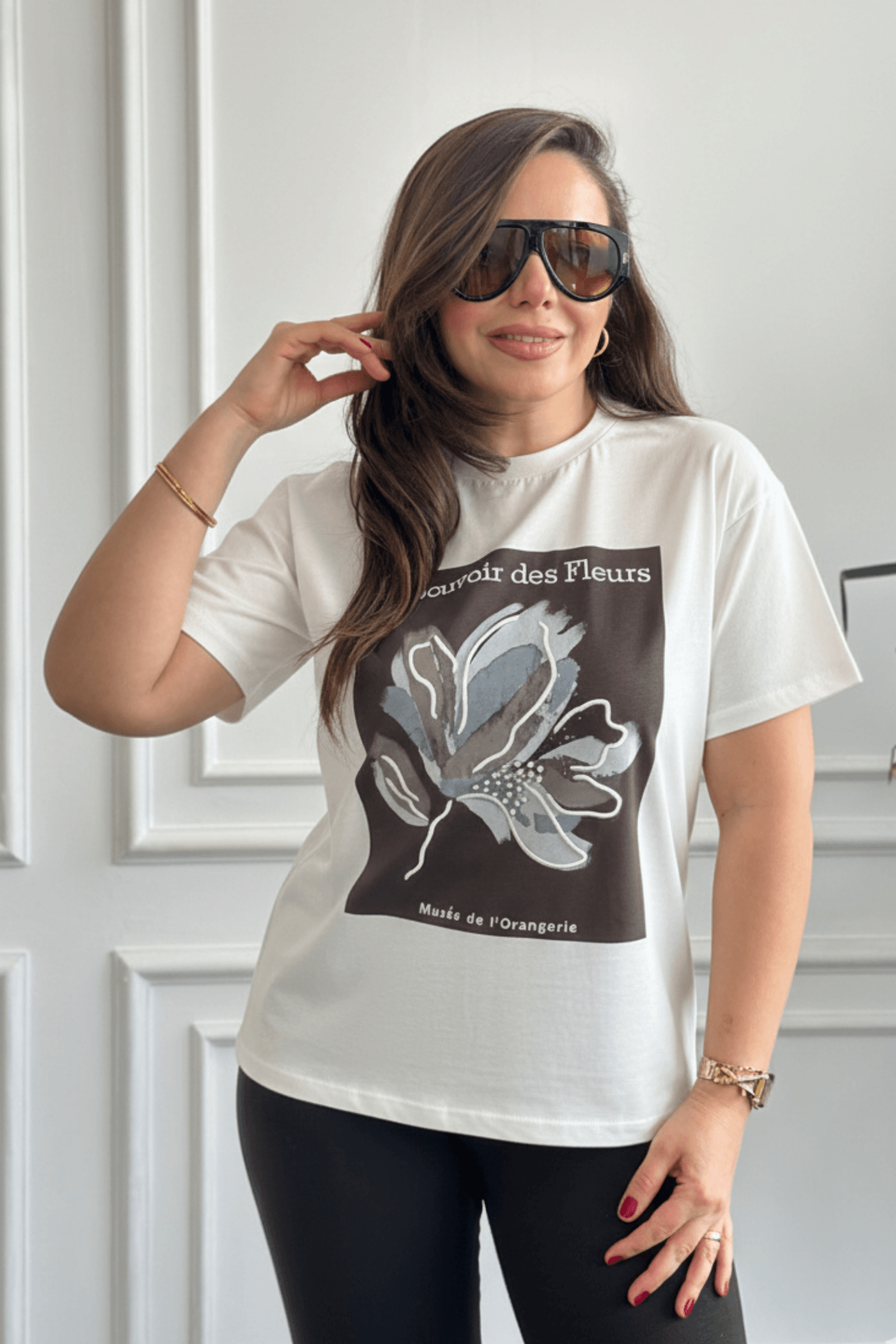 Önü Yaprak Desenli Taş İşlemeli T-Shirt