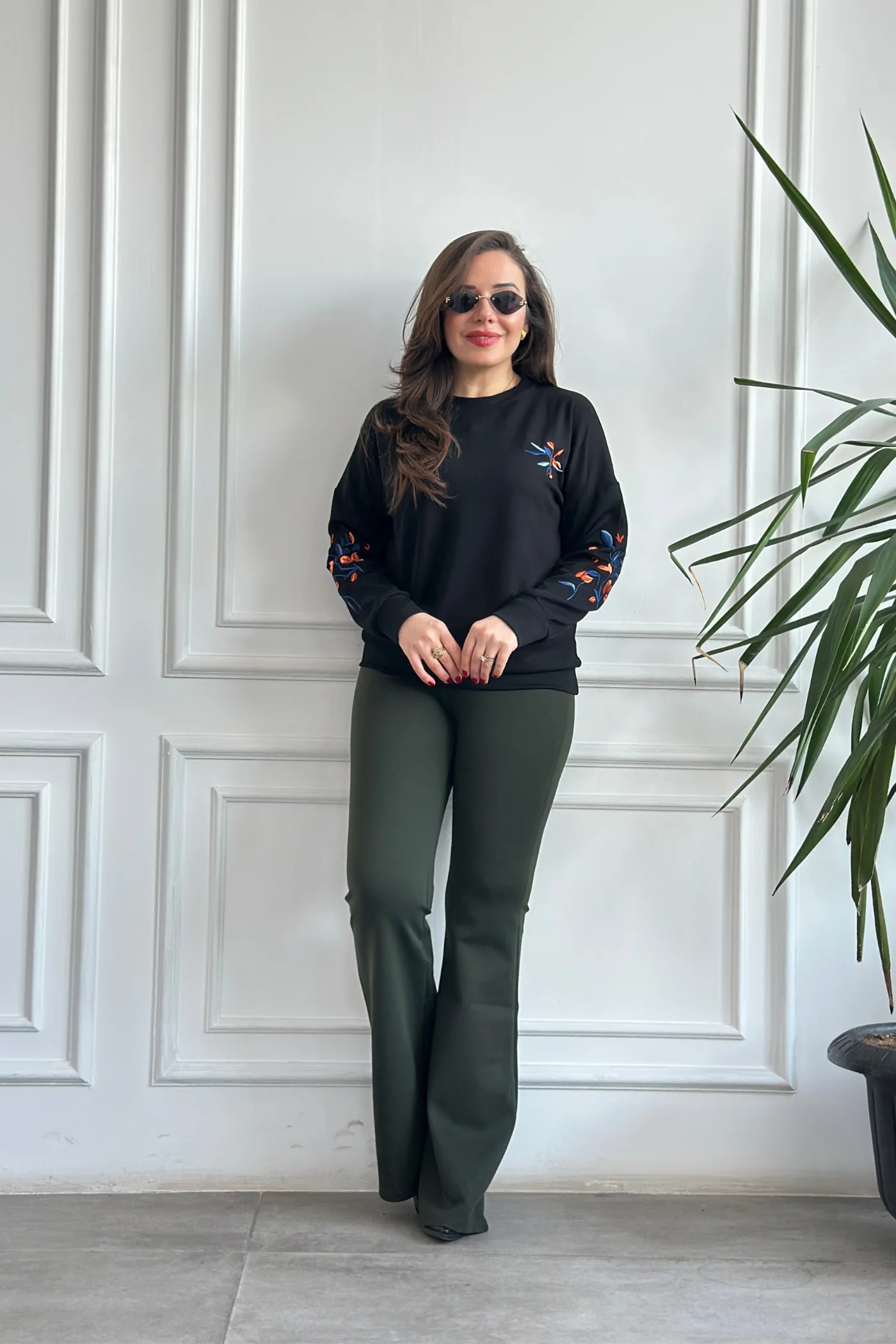 Önü Ve Kolları Nakış İşlemeli Sweat  - SIYAH