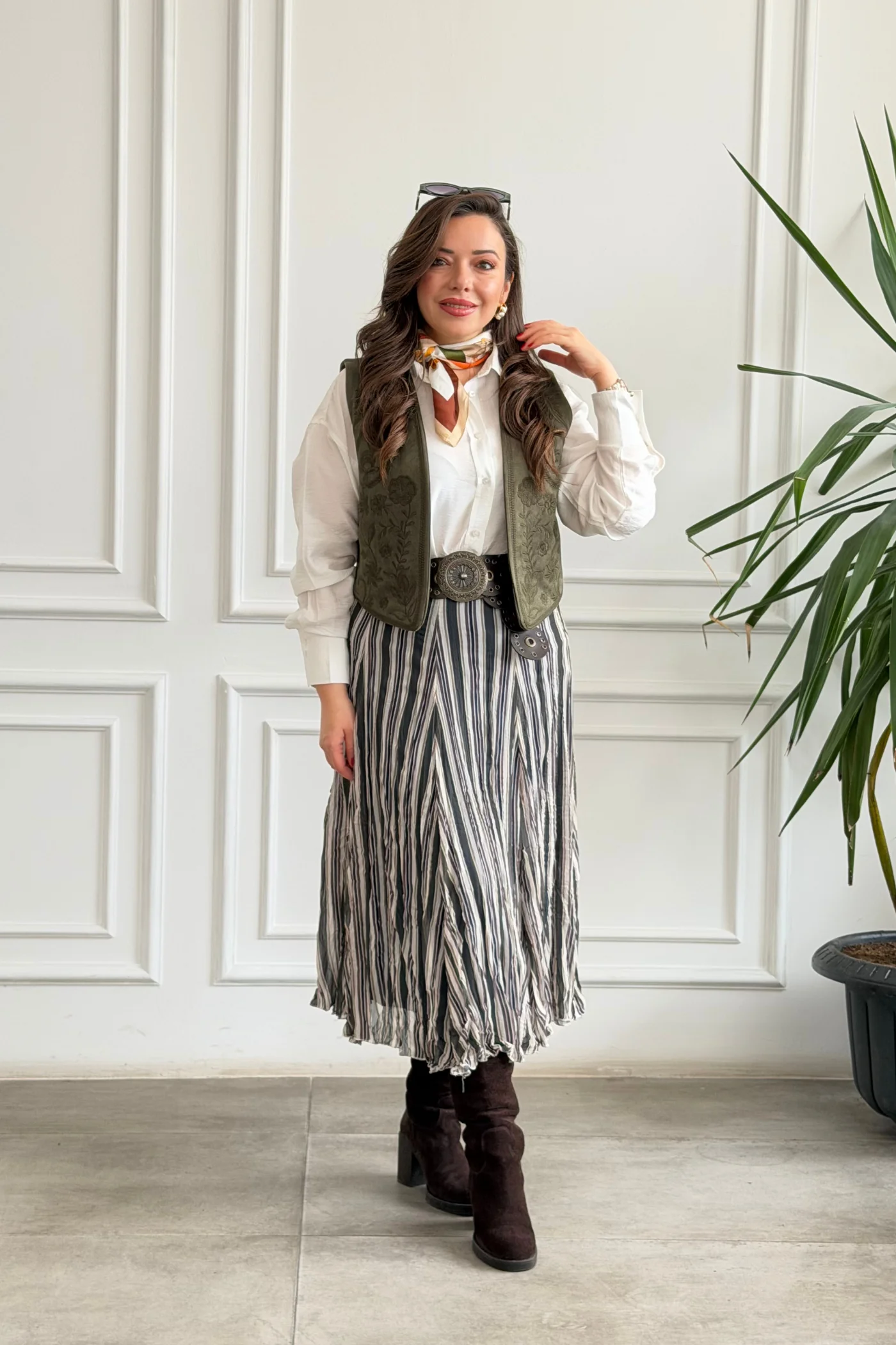 Nakış İşlemeli Nubuk Yelek - HAKI