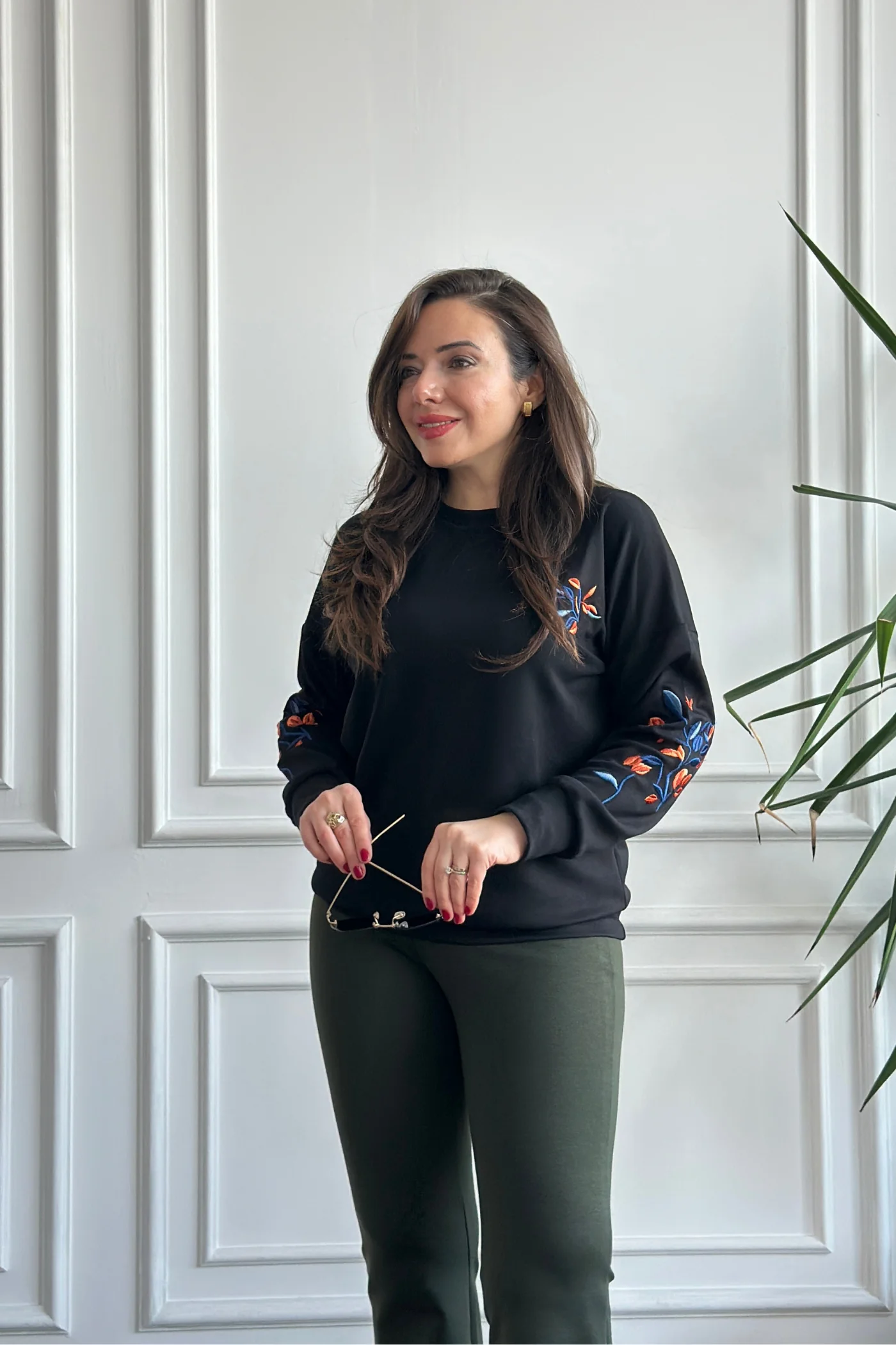 Önü Ve Kolları Nakış İşlemeli Sweat  - SIYAH