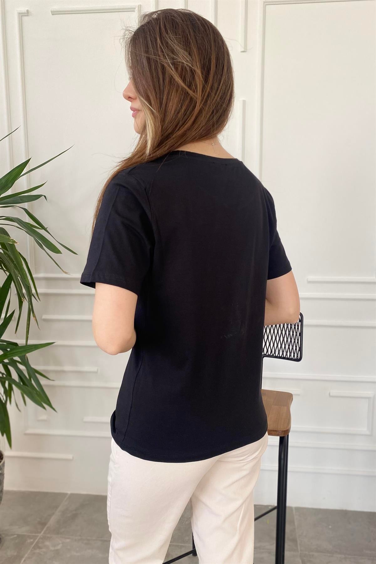 Kız Baskılı Küpe Detaylı T-Shirt