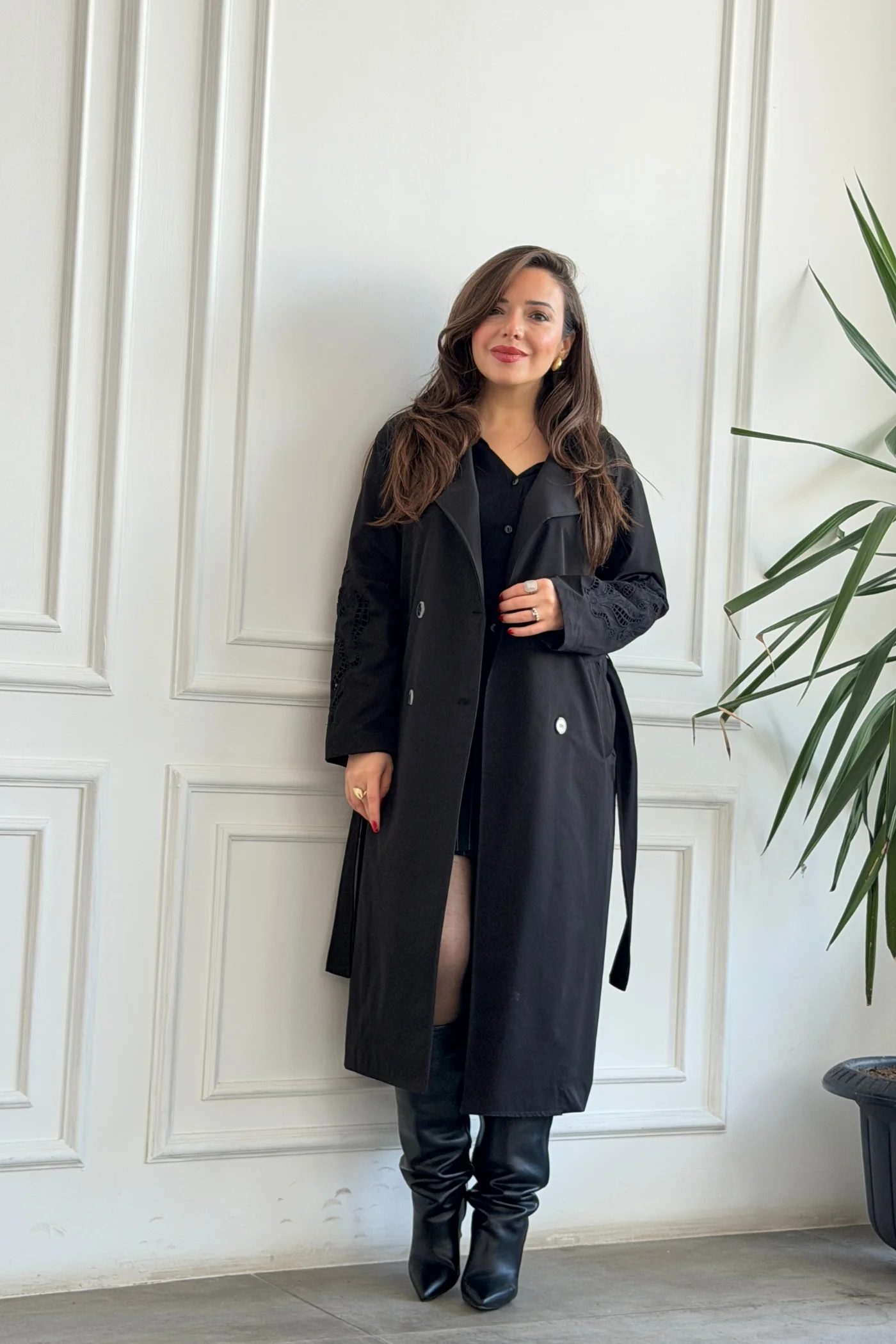 Kolu Nakış Detaylı Uzun Trençkot