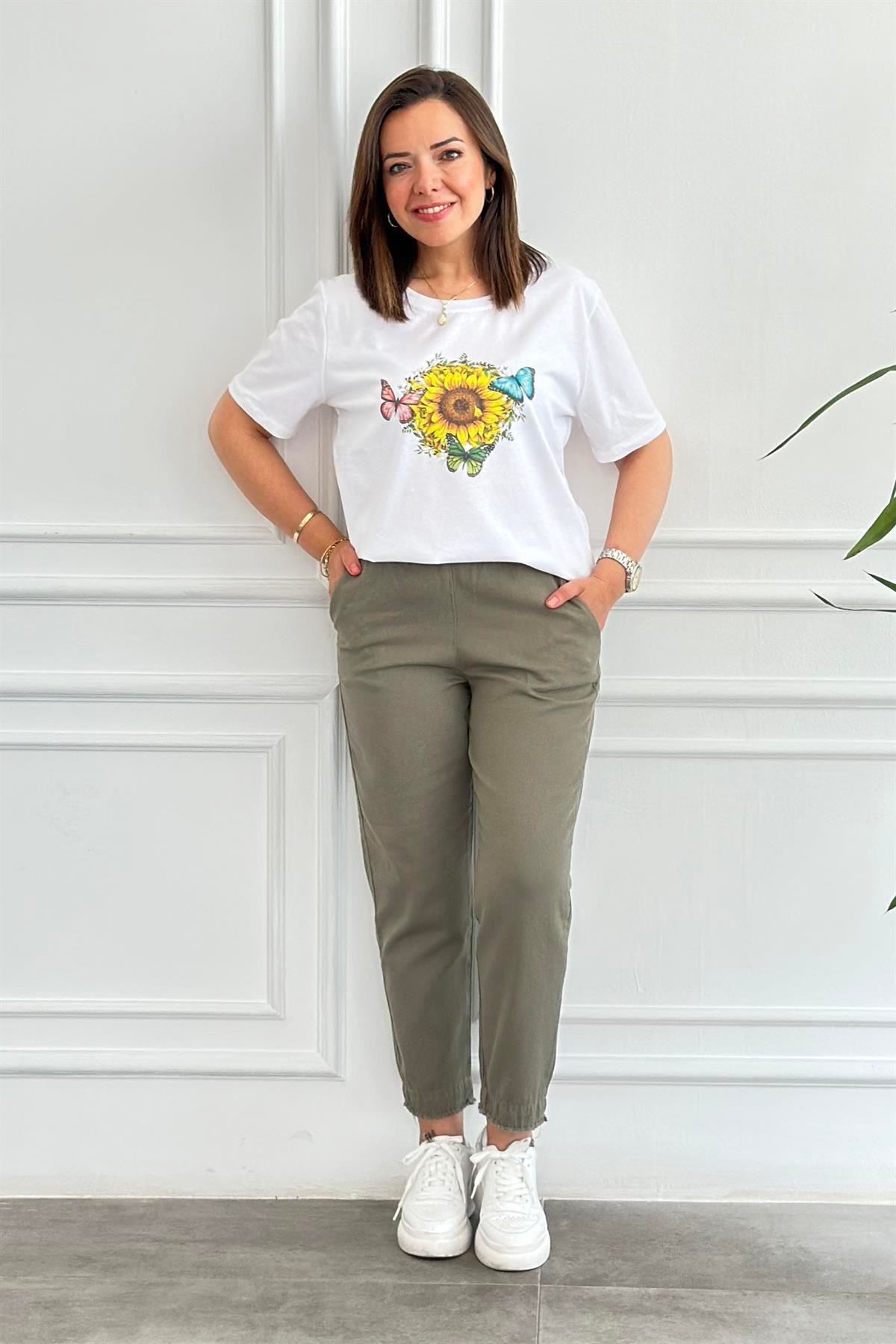 Kelebek Desenli T-Shirt