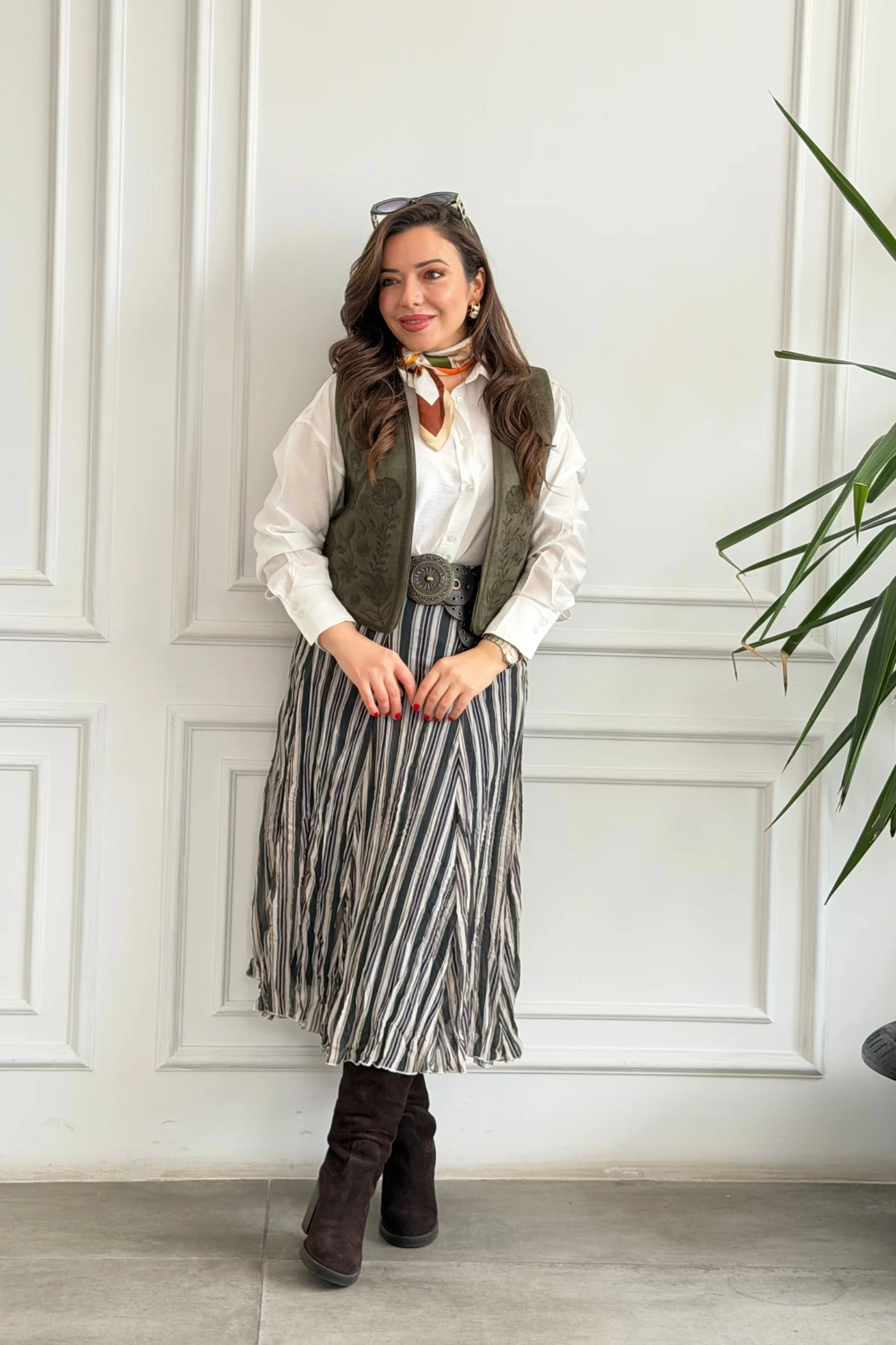 Nakış İşlemeli Nubuk Yelek - HAKI