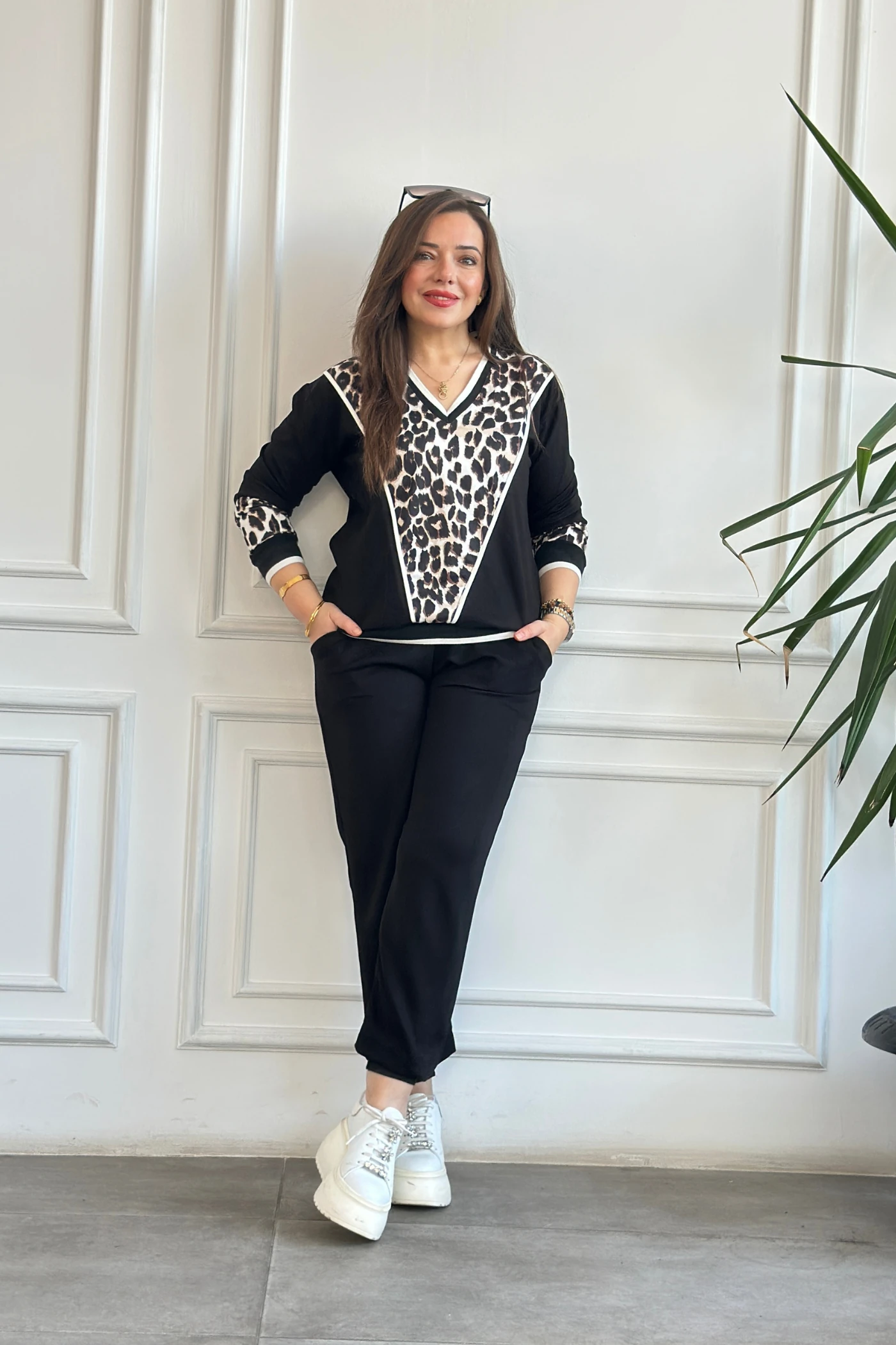 V Yaka Ribana Ve Leopar Detaylı Eşofman Takımı