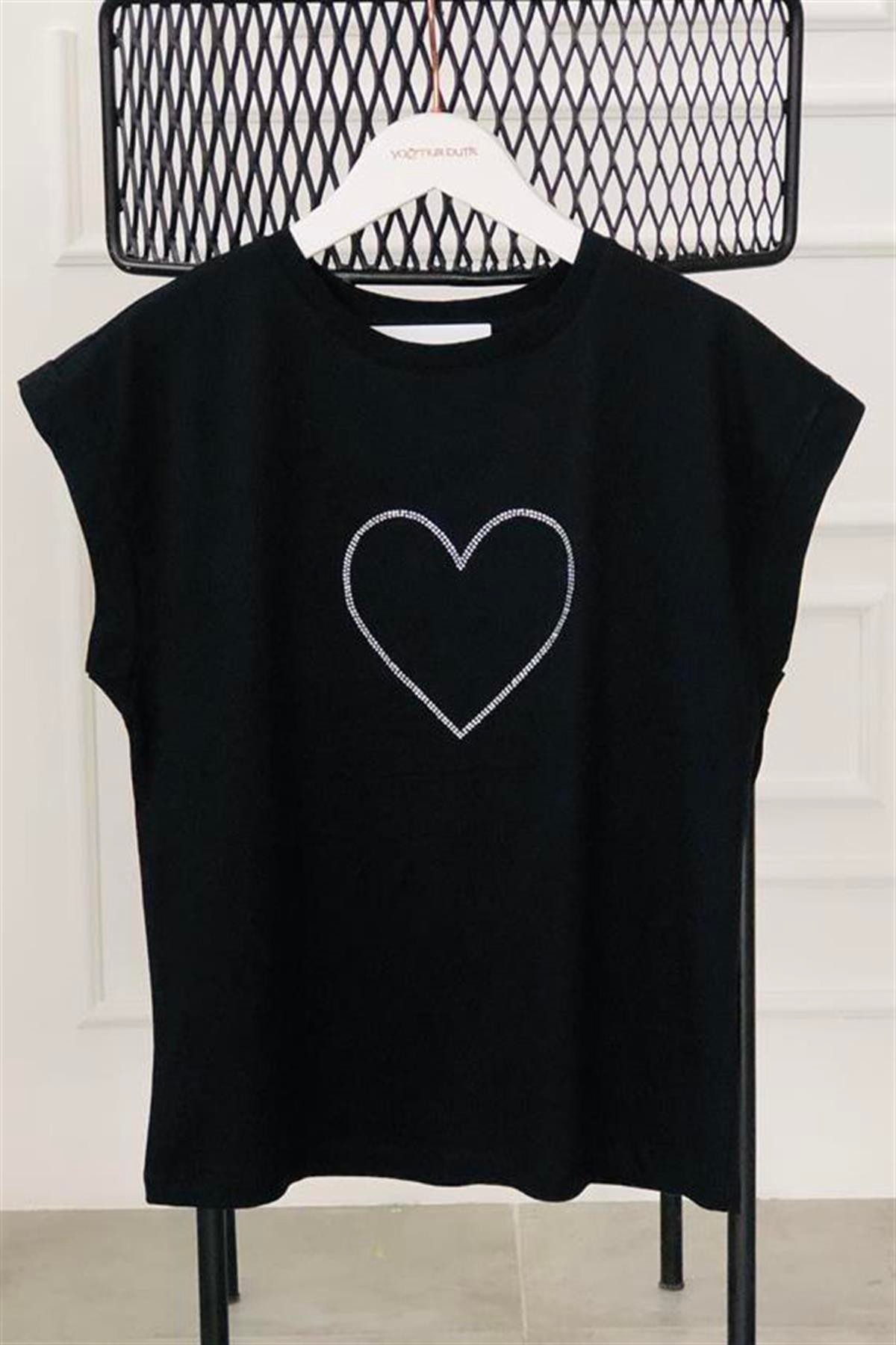 Önü Kalp Taş Detaylı T-Shirt