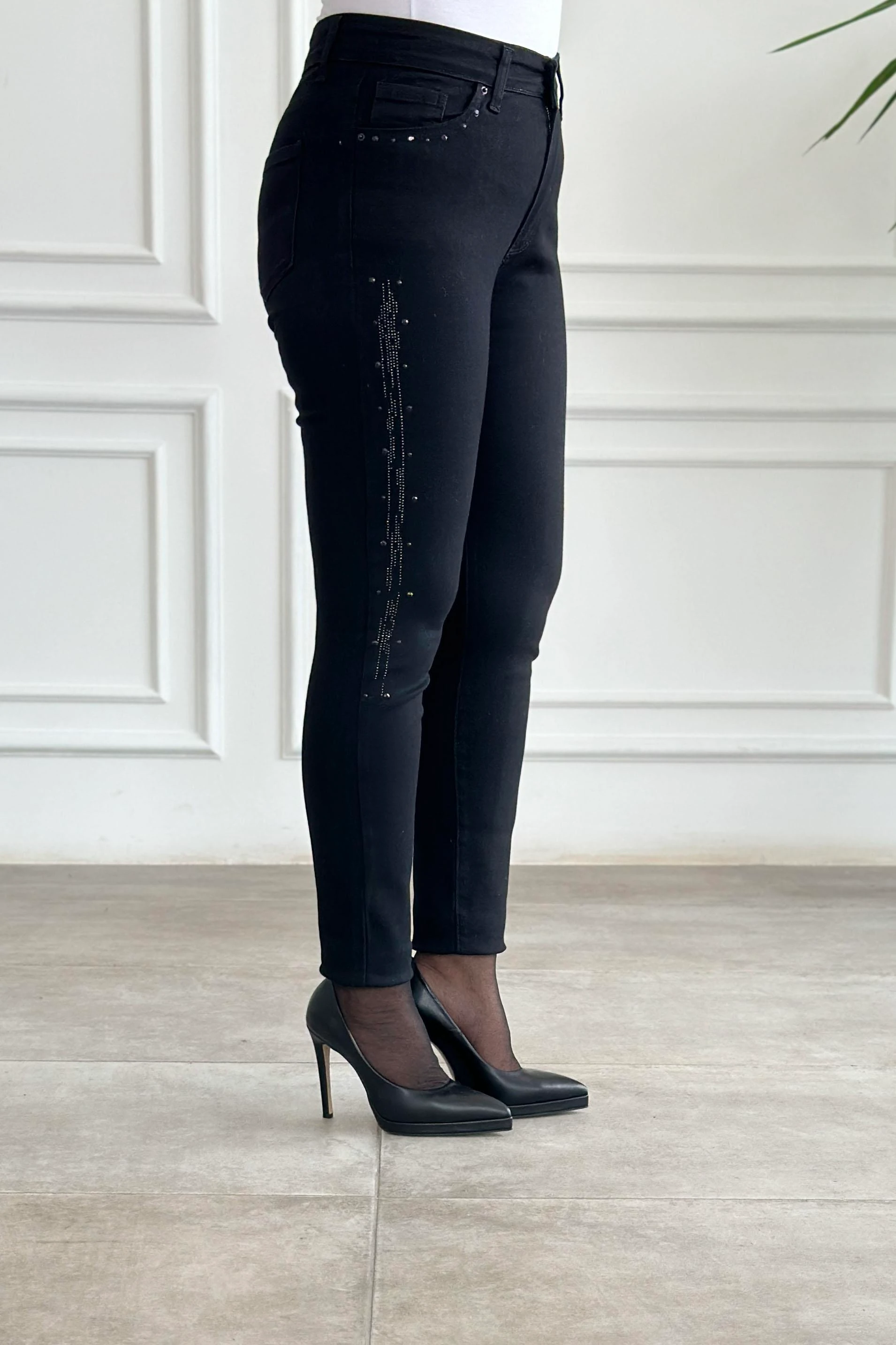 Büyük Beden Yüksek Bel Likralı Kenar Taş İşlemeli Kot Pantolon