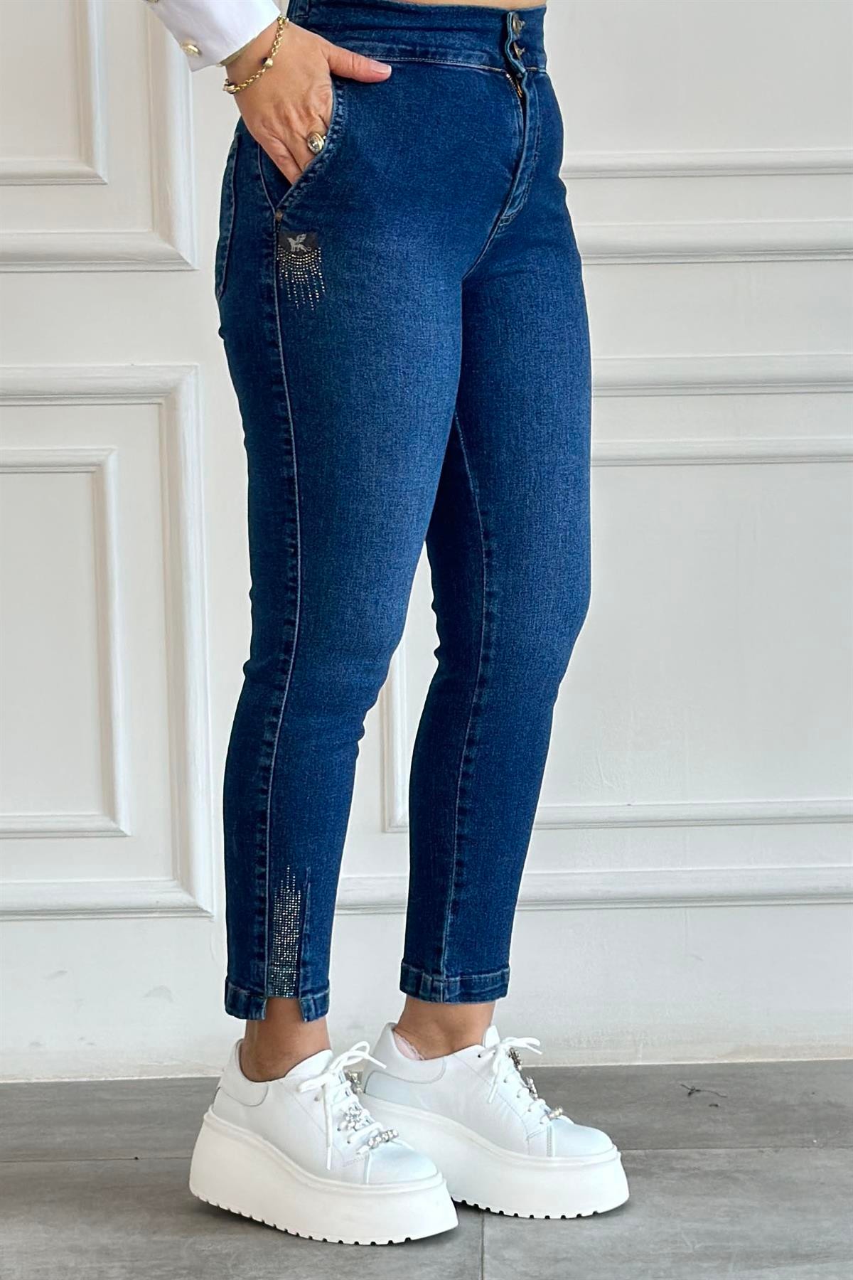 Beli Lastikli Bel Ve Paça Taş Detaylı Mom Jean
