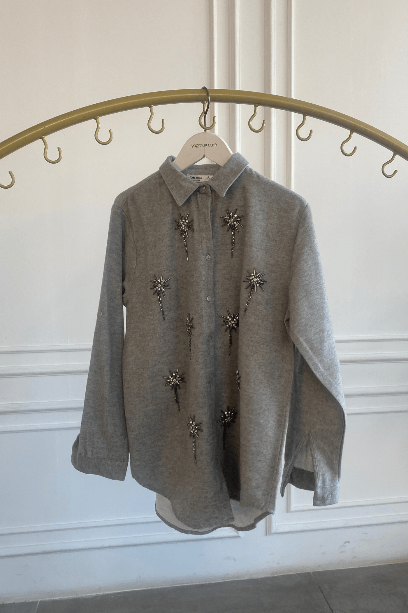 Önü Çubuk Boncuk İşlemeli Gömlek 