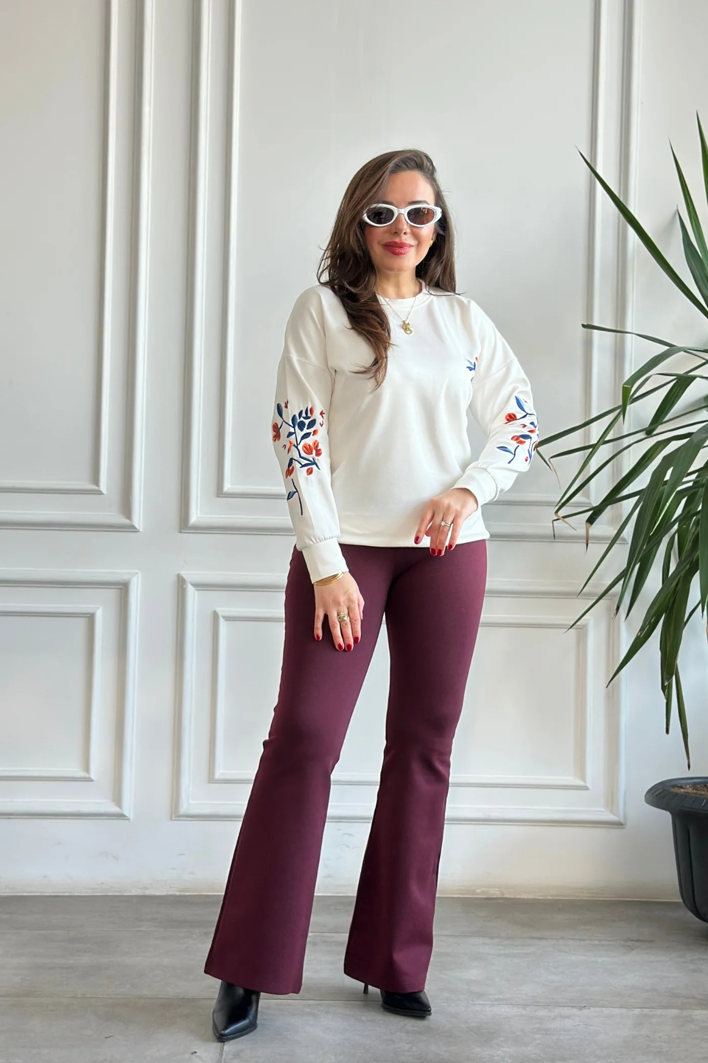 Önü Ve Kolları Nakış İşlemeli Sweat  - EKRU