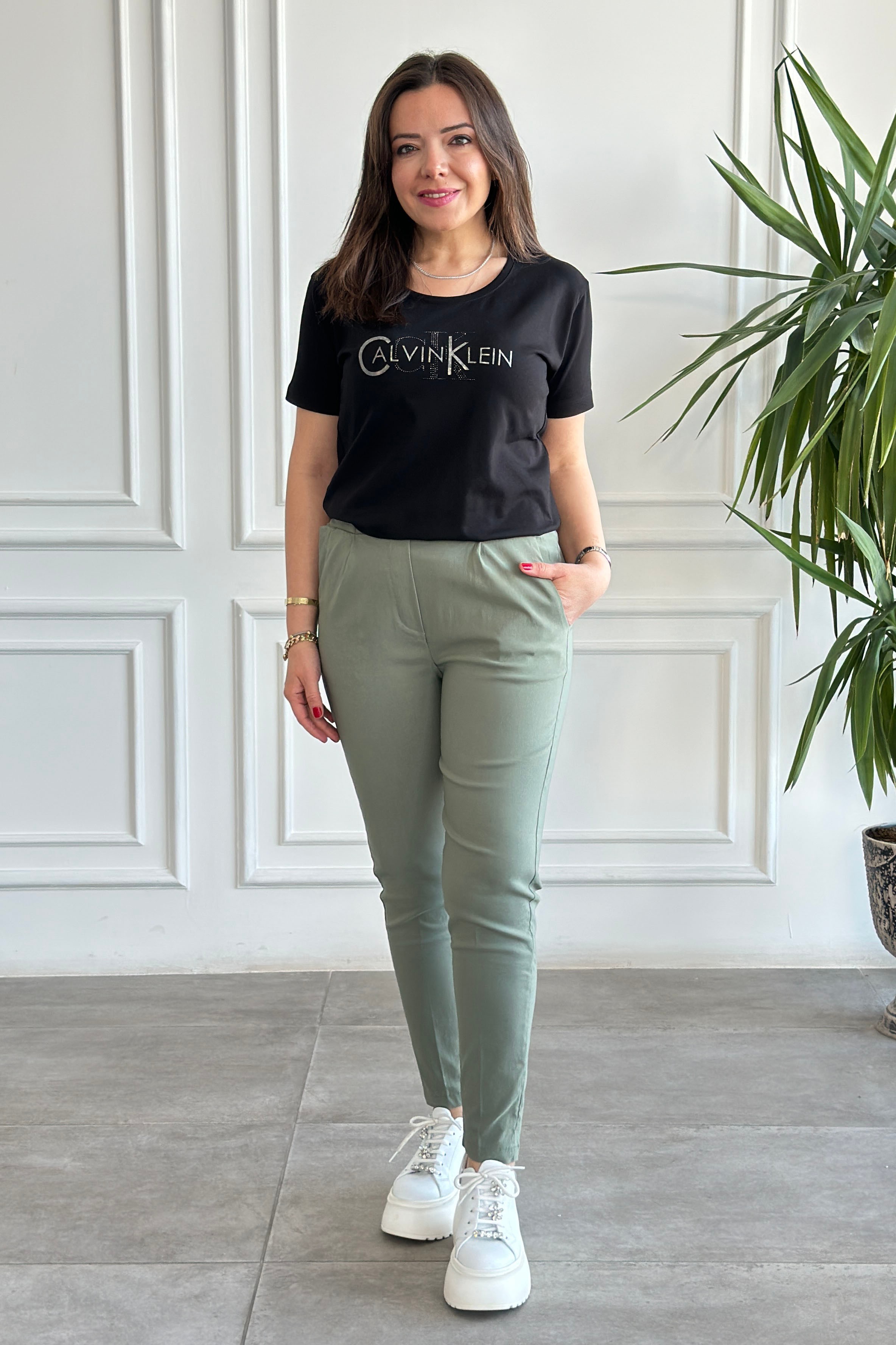 Bisiklet Yaka Önü Yazı Ve Taş Detaylı T-Shirt