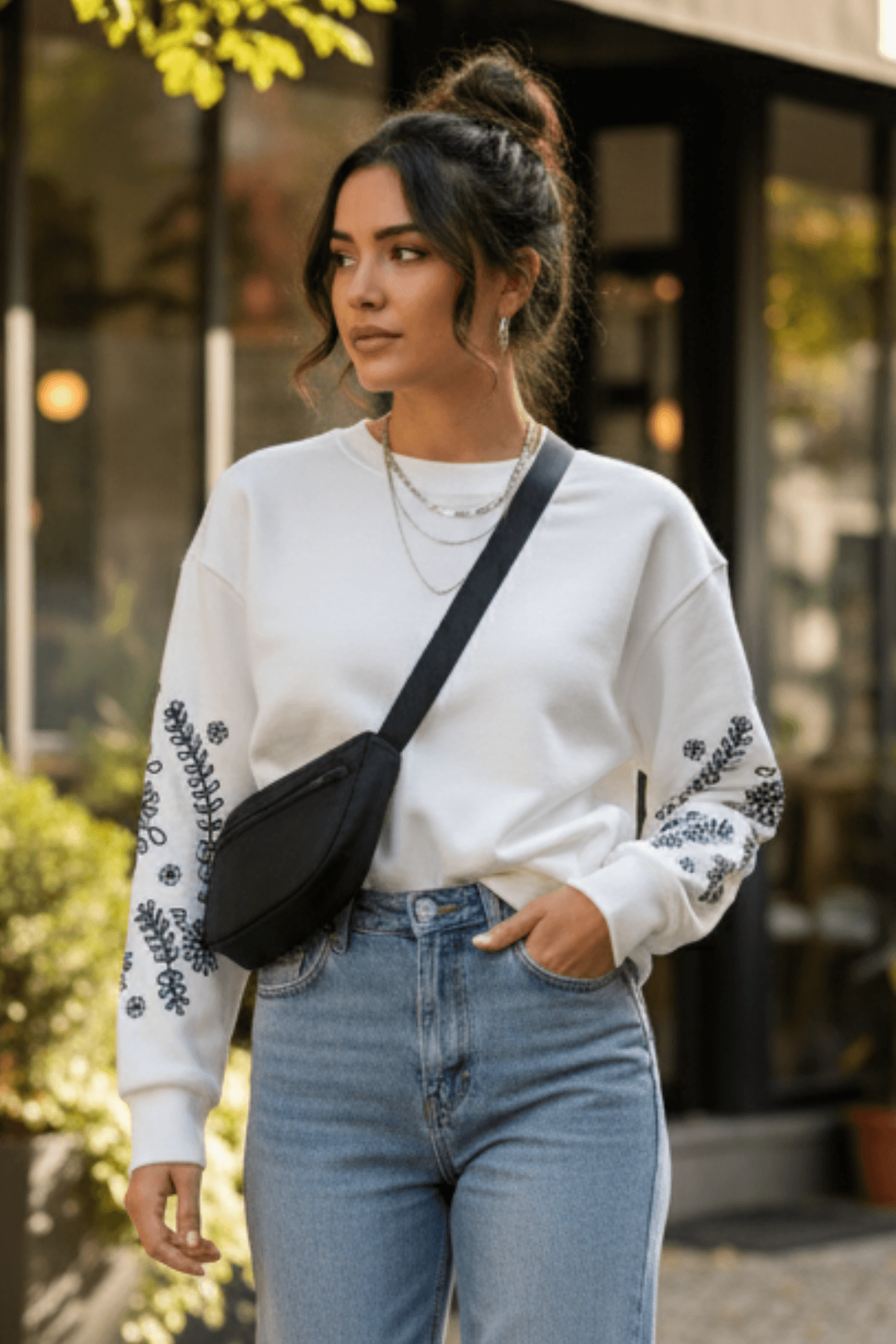 Kolları Nakış İşlemeli Sweat 