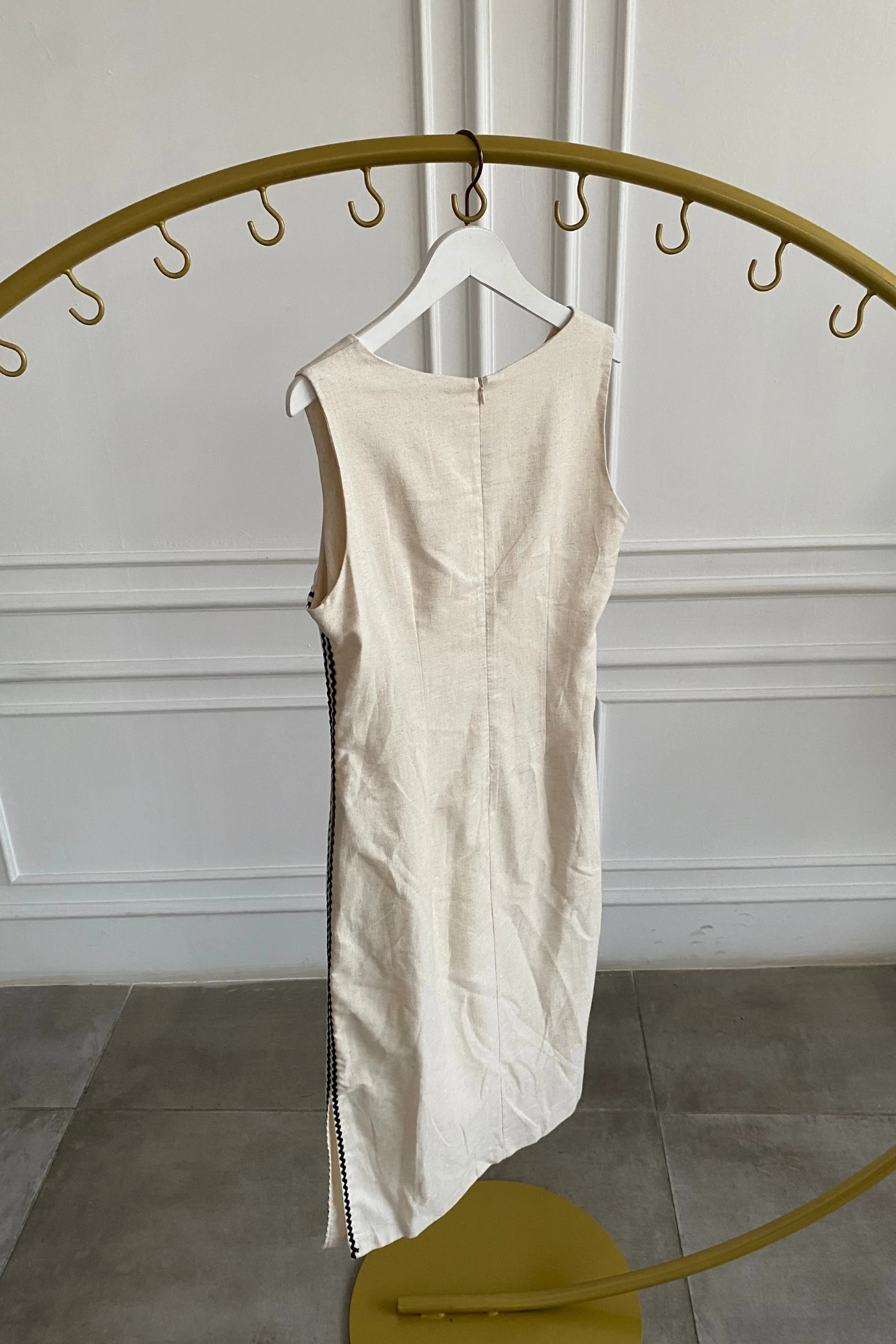 Şerit Detaylı Keten Elbise