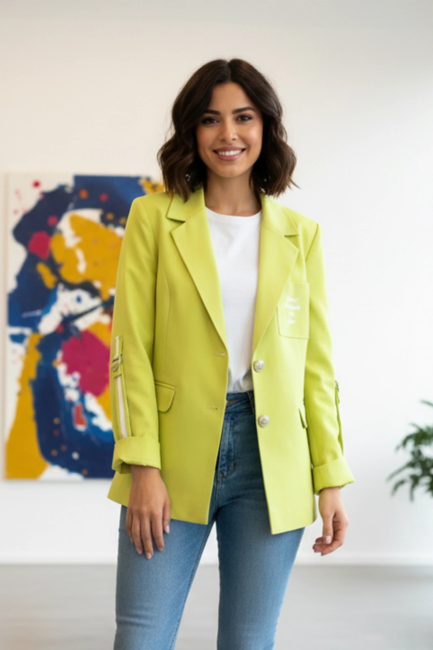 Kolları Kemer Detaylı Cebi Yazı Nakış İşlemeli Blazer Ceket