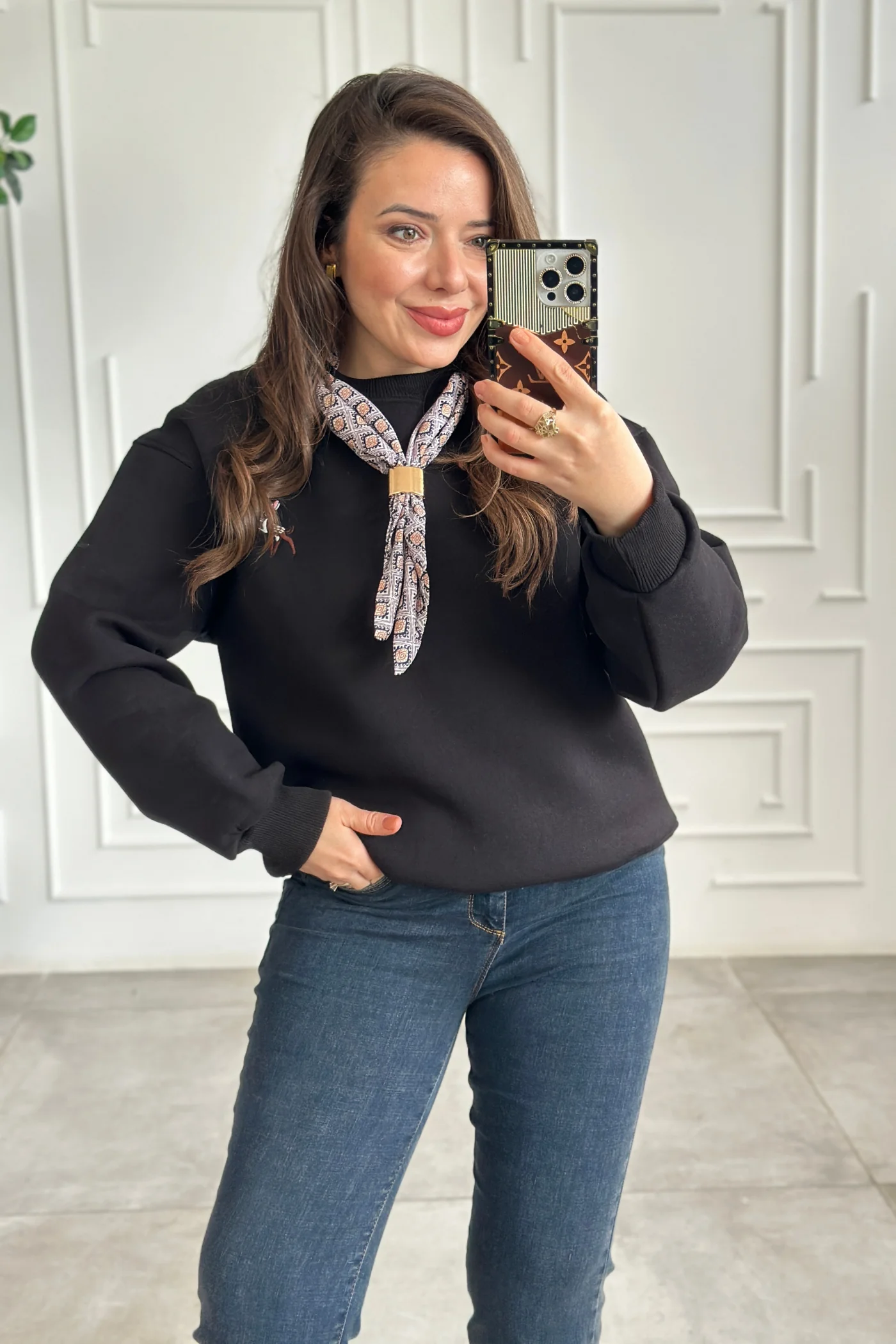 Geyik Nakış İşlemeli Yakası Fular Detaylı Sweat - SIYAH